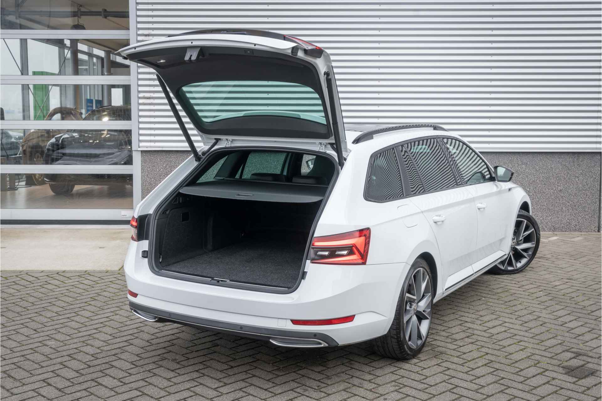 Škoda Superb Combi 1.4 TSI iV 218PK PHEV Sportline Business |Pan-dak| 19 Inch| Comfort en Functie Pakket| - 15/48