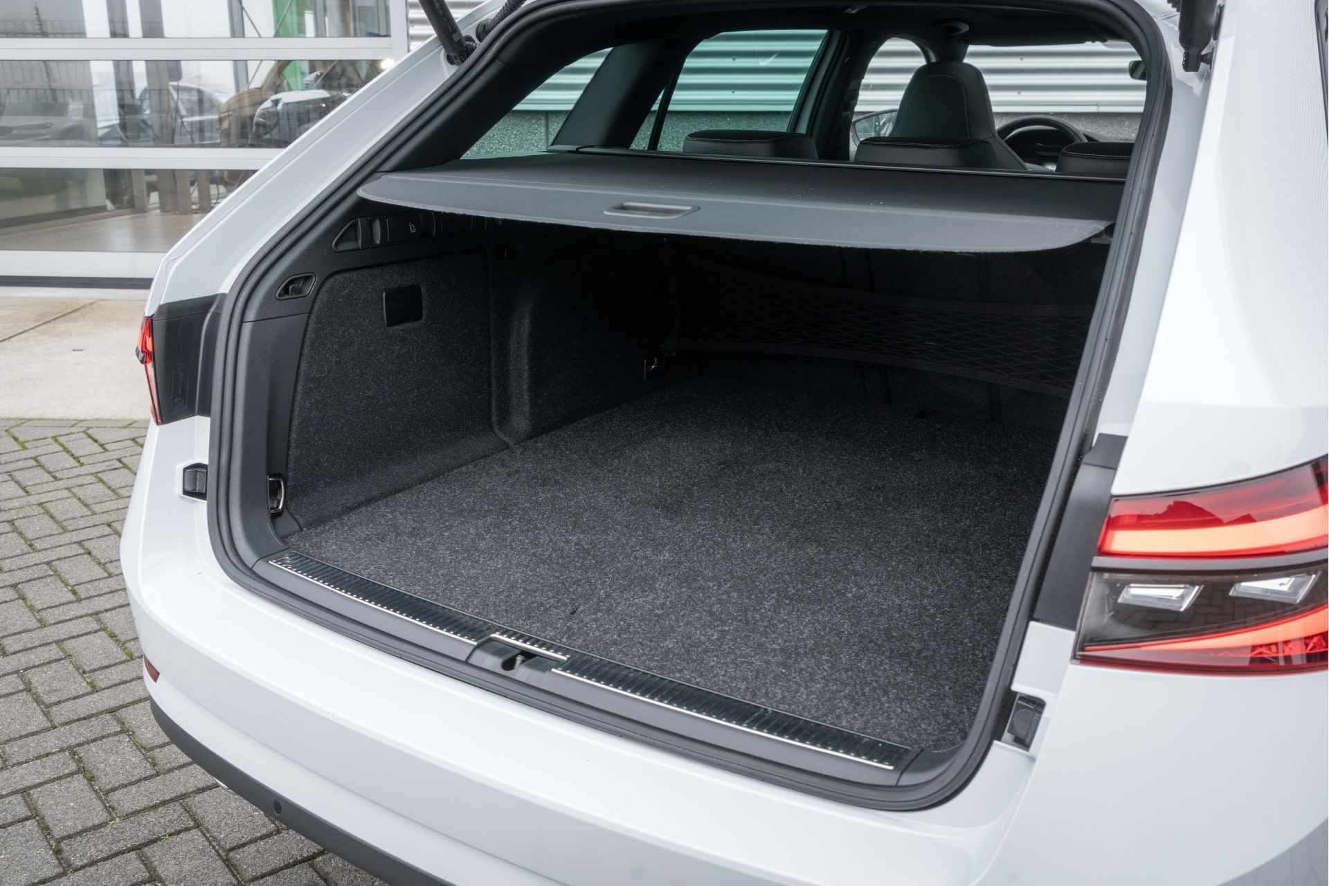 Škoda Superb Combi 1.4 TSI iV 218PK PHEV Sportline Business |Pan-dak| 19 Inch| Comfort en Functie Pakket| - 16/48