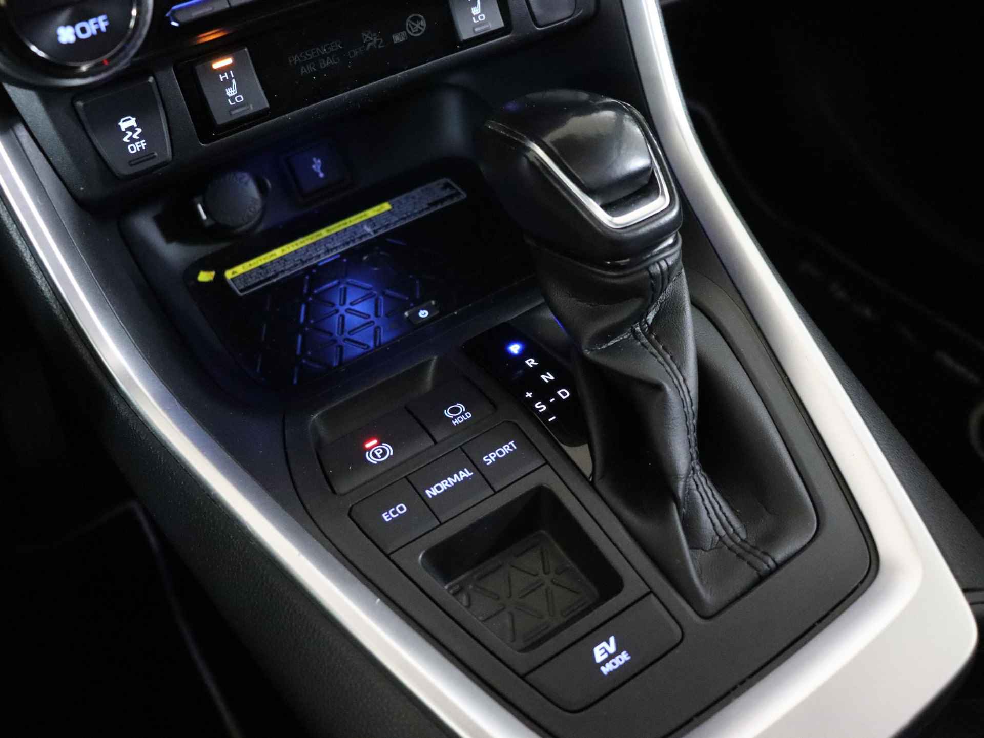 Toyota RAV4 2.5 Hybrid Bi-Tone | Innovation Pack | BSM | JBL | Panoramdak | Trekhaak | - 24/42