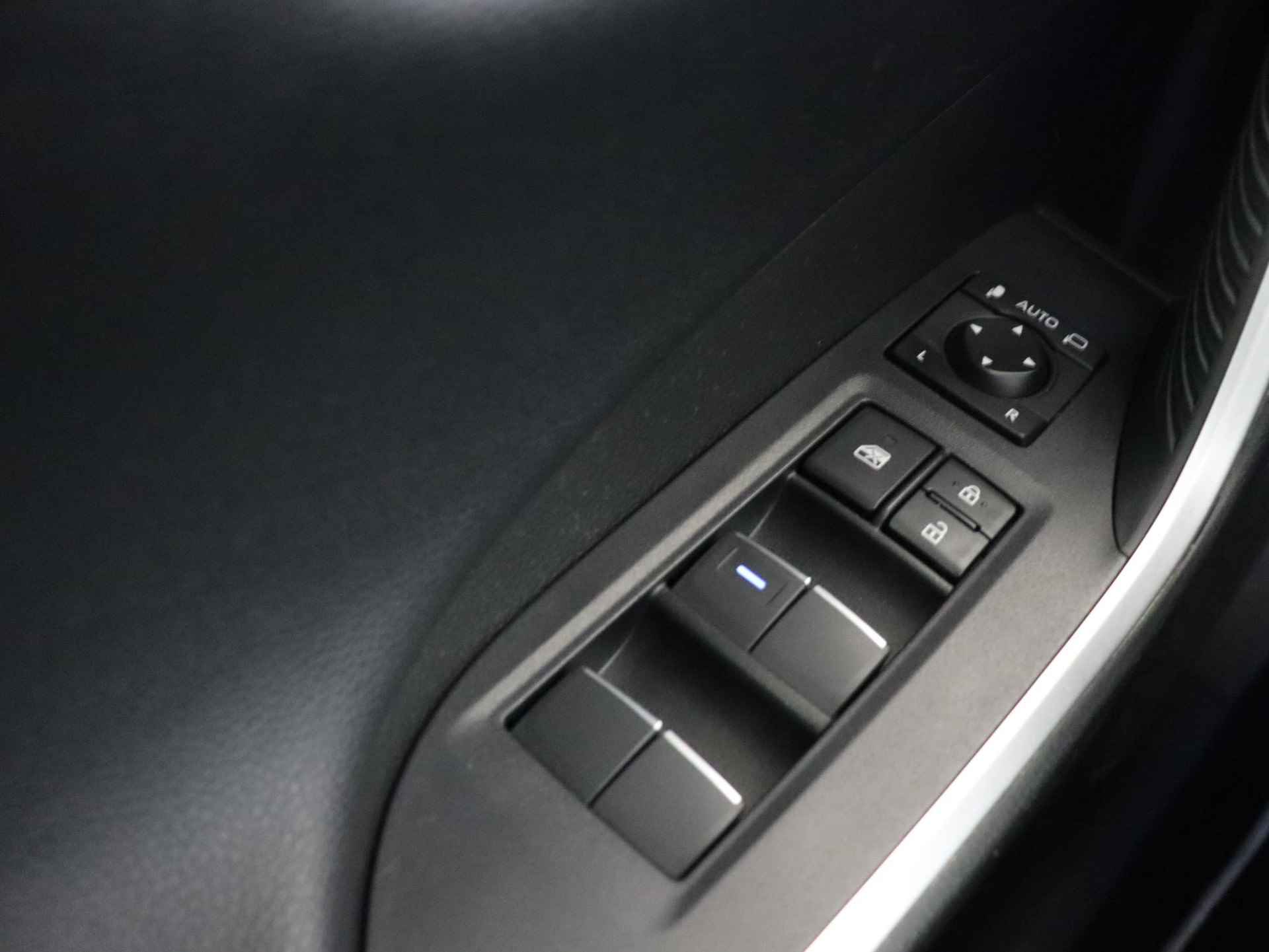 Toyota RAV4 2.5 Hybrid Bi-Tone | Innovation Pack | BSM | JBL | Panoramdak | Trekhaak | - 31/42