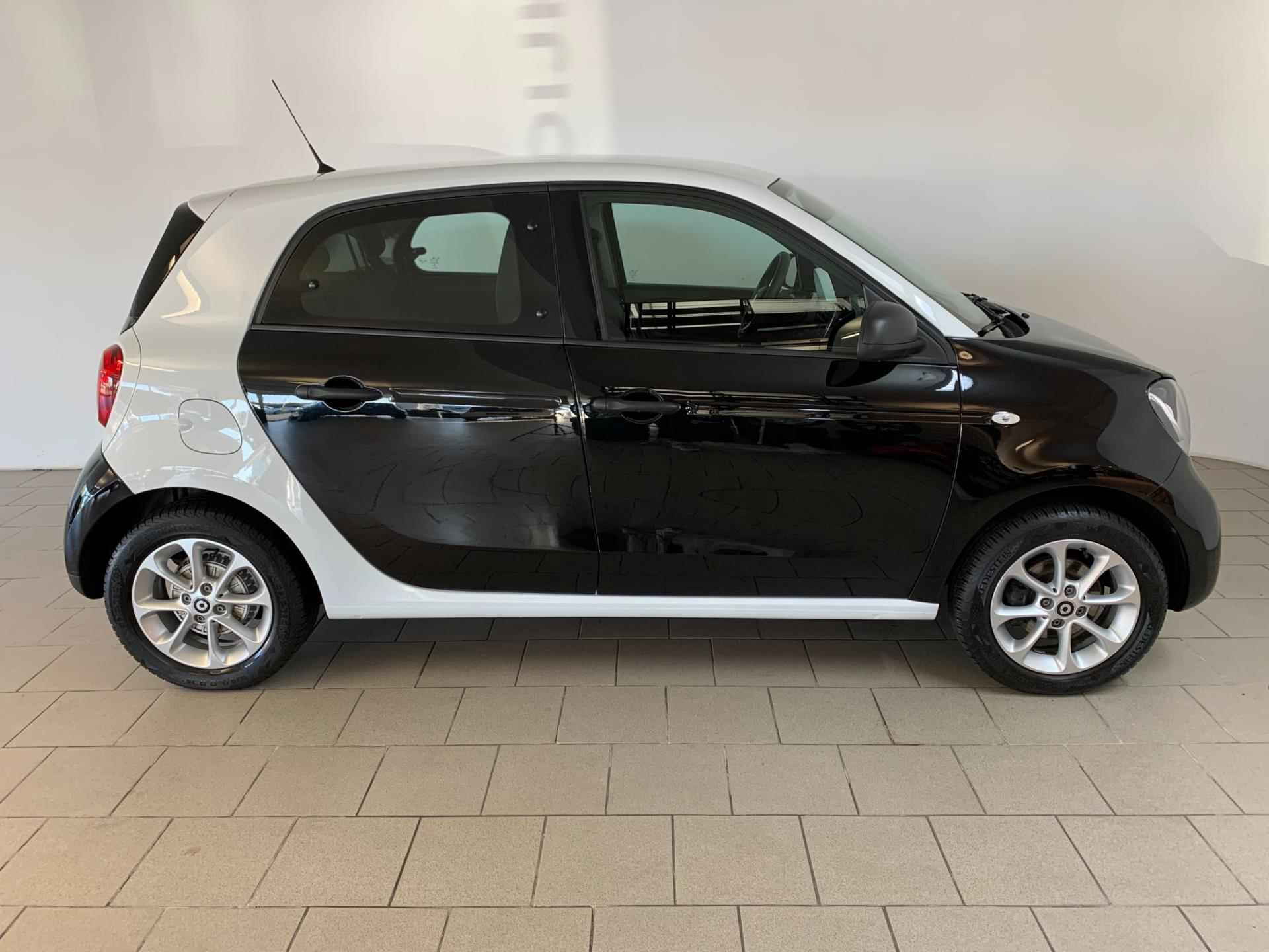 Smart Forfour 1.0 Business Solution AIRCO CLIMA CRUISE METALLIC LAK LAGE KM STAND NIEUWSTAAT - 7/30