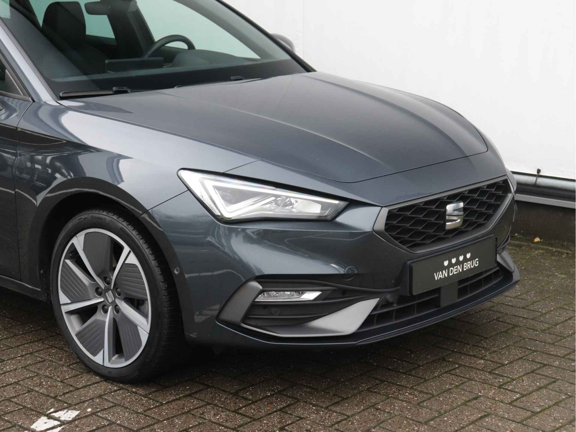 SEAT Leon Sportstourer 1.4 TSI 204pk eHybrid PHEV FR Automaat | Navigatie | Wegklapbare Trekhaak | Stoel- & Stuurverwarming | Keyless | - 18/39