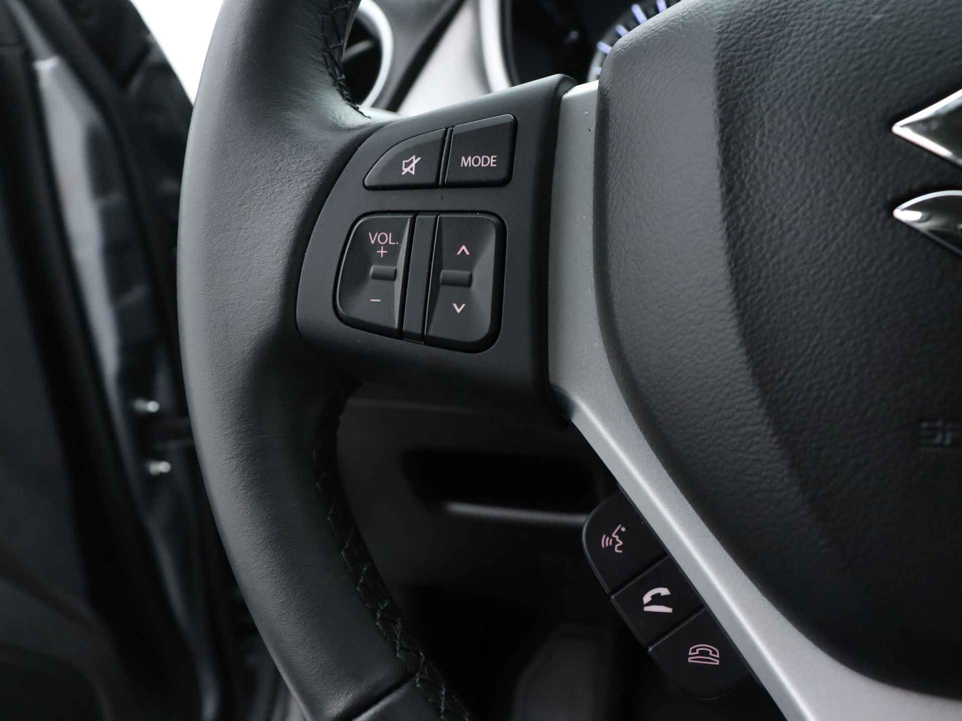 Suzuki Vitara 1.4 Boosterjet Select Smart Hybrid | Navigatie | Achteruitrijcamera | Climate Control | Adaptive Cruise Control | Stoelverwarming | - 17/38