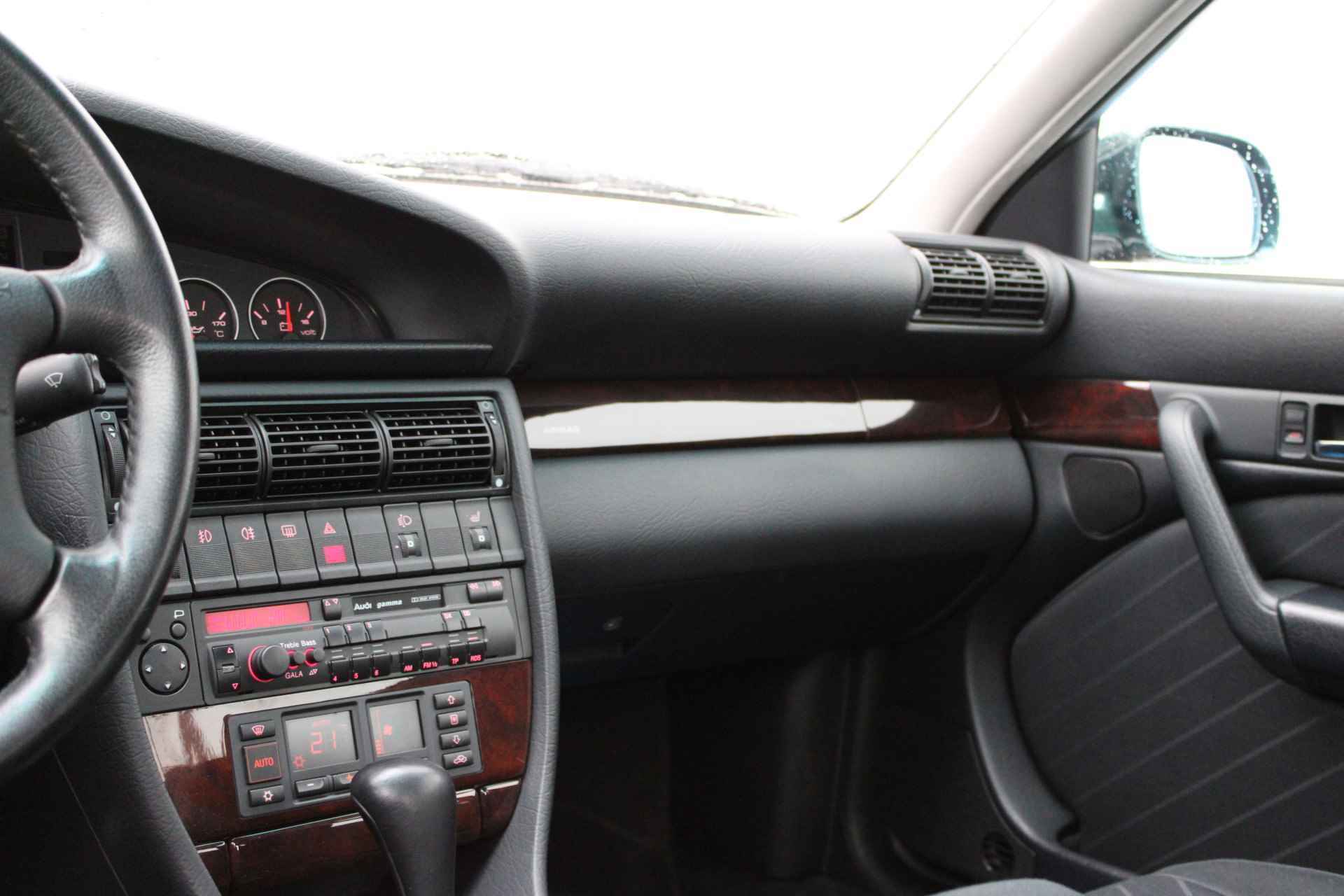 Audi A6 Limousine 2.6 V6 150PK Automaat (Youngtimer, ook in 2024!) | Volledige Onderhoudshistorie Aanwezig | - 45/64