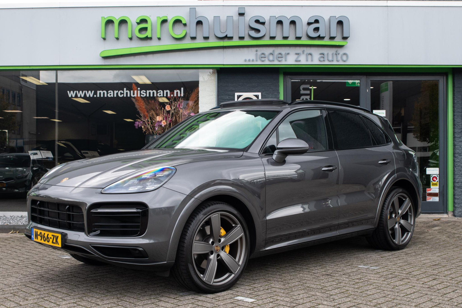 Porsche Cayenne 3.0 E-Hybrid / PANODAK / AKRAPOVIC / SP. DESIGN / SP. CHRONO