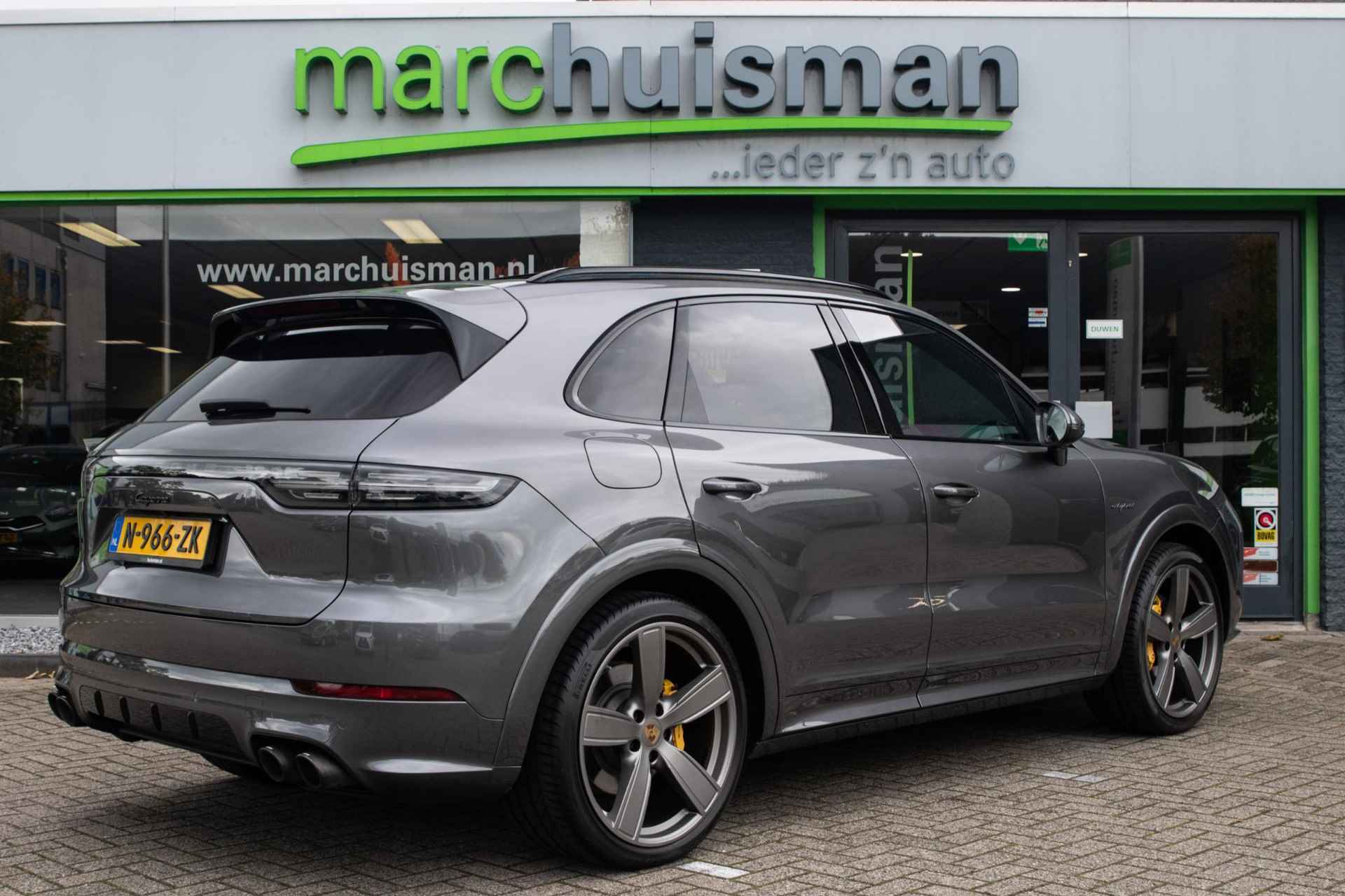 Porsche Cayenne 3.0 E-Hybrid / PANODAK / AKRAPOVIC / SP. DESIGN / SP. CHRONO - 2/61