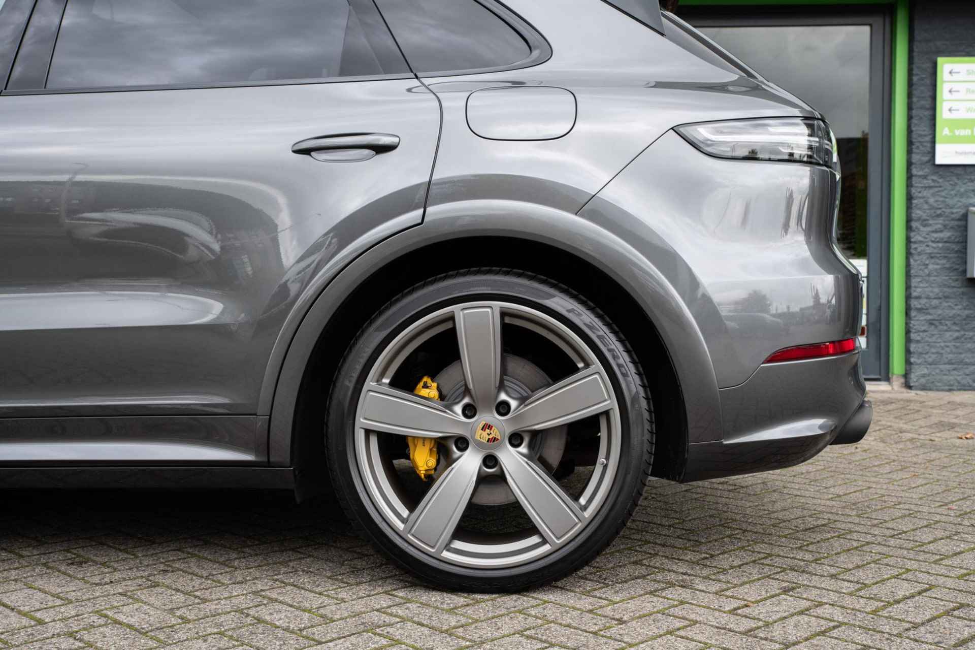 Porsche Cayenne 3.0 E-Hybrid / PANODAK / AKRAPOVIC / SP. DESIGN / SP. CHRONO - 17/61