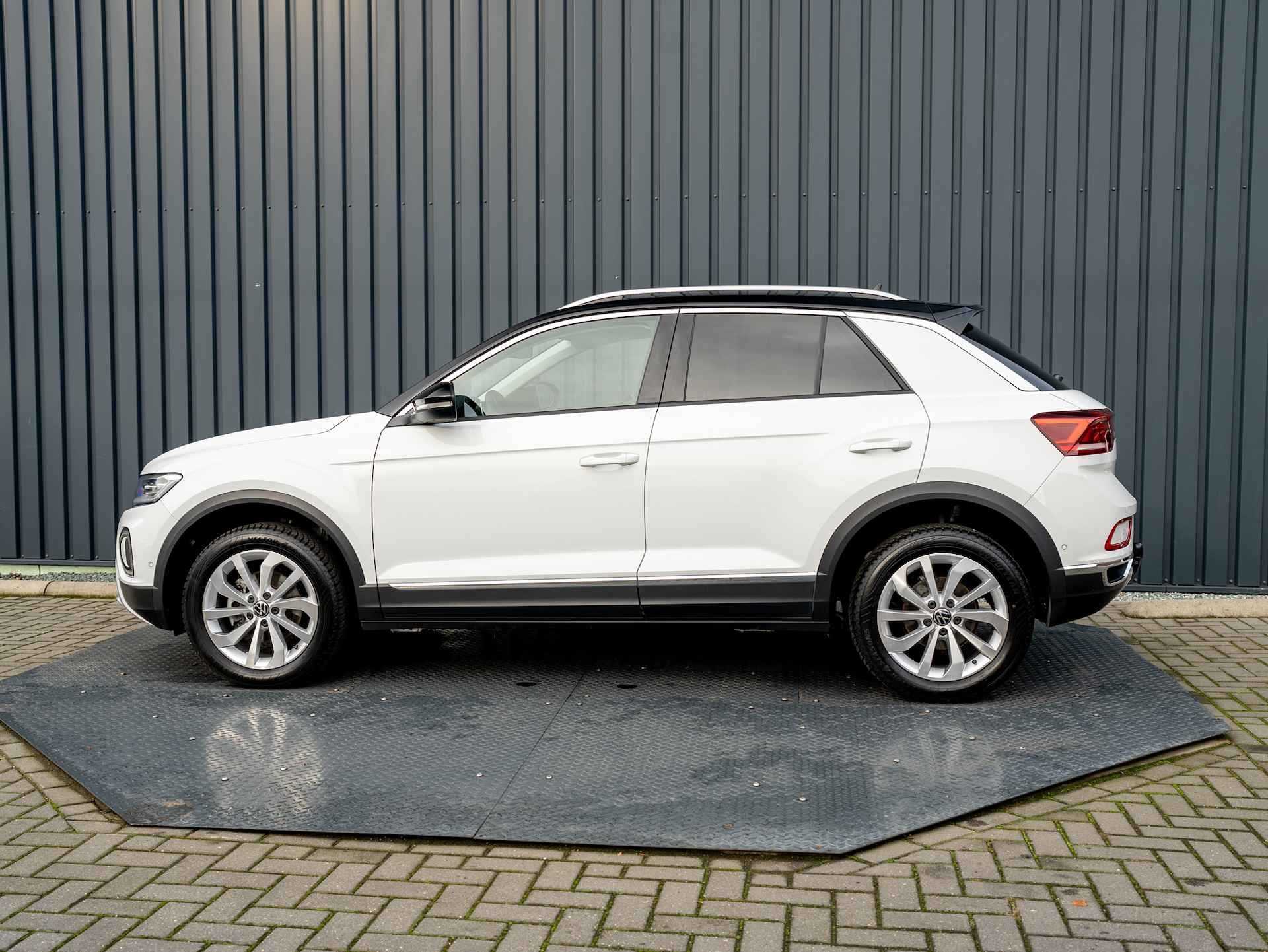 Volkswagen T-Roc 1.5 TSI 150Pk Style | IQ Light | Trekhaak afnb. | Stoel & Stuur verw. | Prijs Rijklaar!! - 4/47