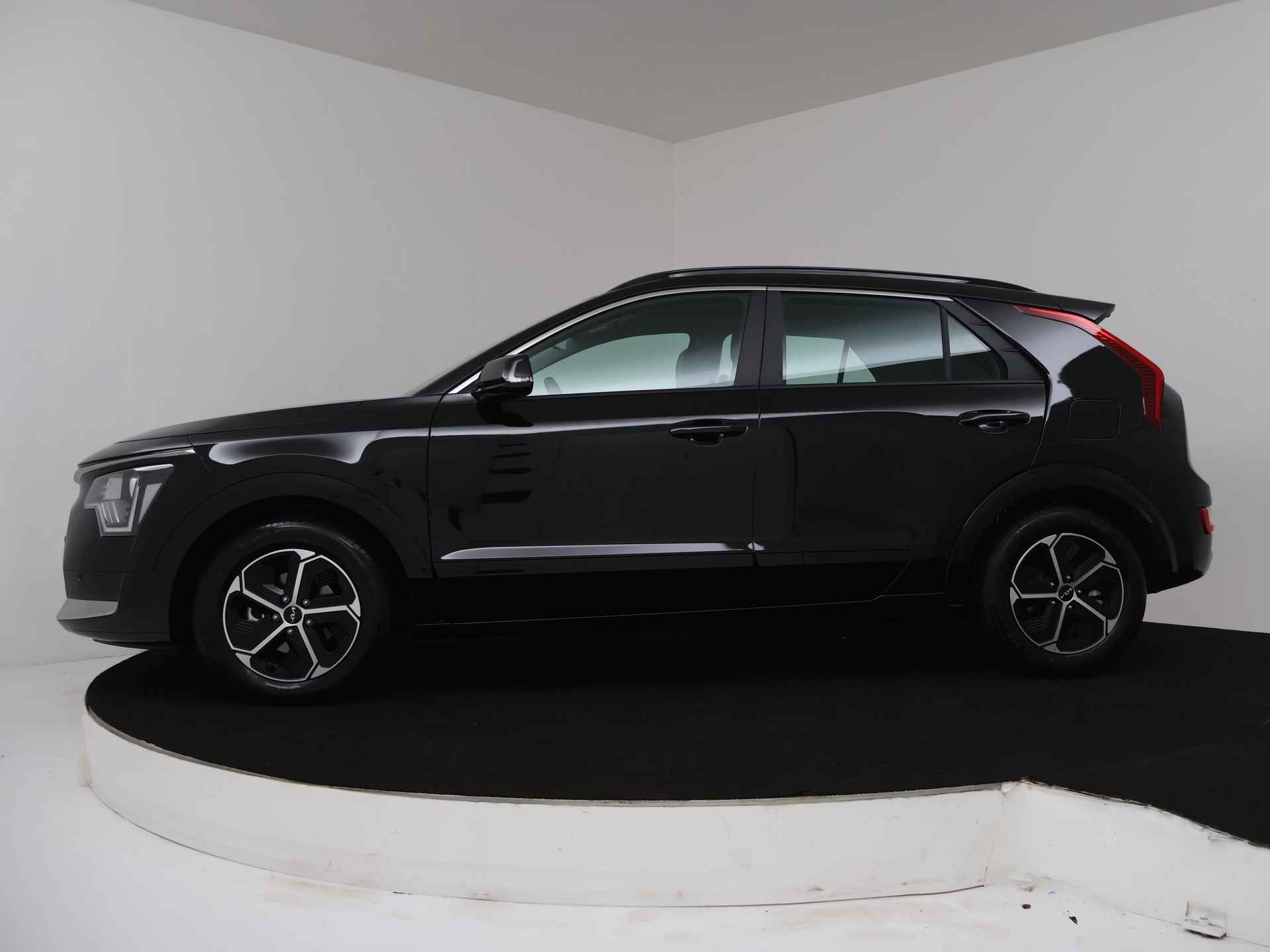 Kia Niro 1.6 GDi Hybrid DynamicLine | Apple Carplay/Android Auto | Achteruitrijcamera | Adaptive Cruise Control | NIEUW !! Uit voorraad leverbaar! - 4/35