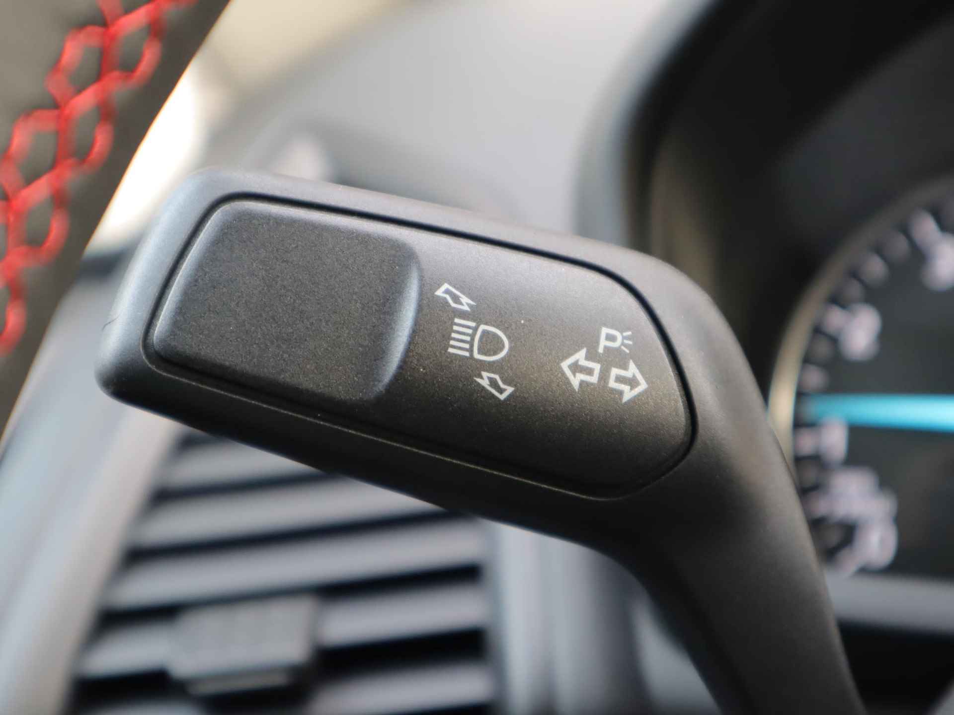 Ford EcoSport 1.0 EcoBoost ST-Line 125pk | DEMO | Stoel- stuur en voorruitverwarming | BLISS | Navigatie | 17inch lichtmetalen velgen | Parkeer sensoren voor en achter | Achteruitrij camera | B&O Audio - 31/57