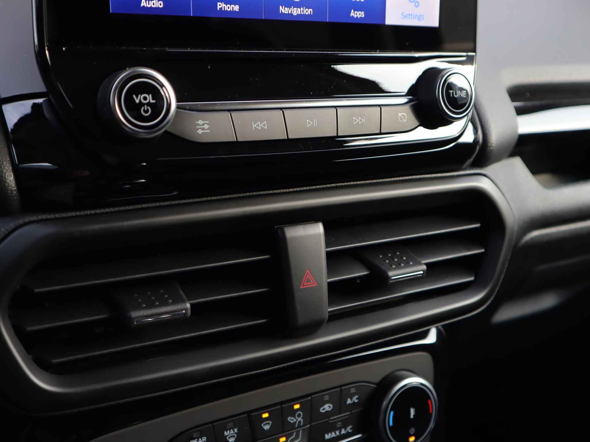 Ford EcoSport 1.0 EcoBoost ST-Line 125pk | DEMO | Stoel- stuur en voorruitverwarming | BLISS | Navigatie | 17inch lichtmetalen velgen | Parkeer sensoren voor en achter | Achteruitrij camera | B&O Audio - 42/57