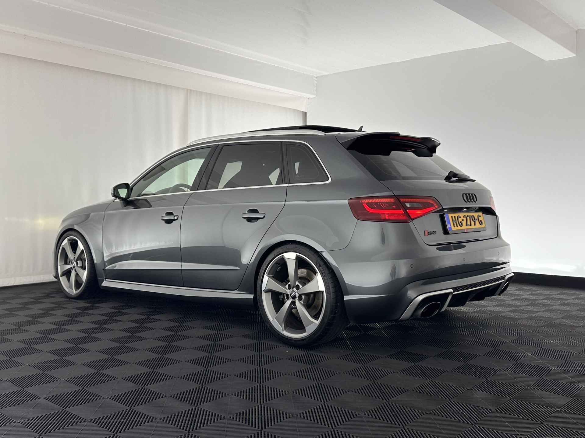 Audi RS3 Sportback 2.5 TFSI Quattro S-Line-Sportpack Aut. *PANO | MILLITEK-EXHAUST | RS-SPORT-SEATS | SHIFT-PADDLES | NAPPA-FULL-LEATHER | BANG/OLUFSEN-AUDIO | ADAPTIVE-CRUISE | DAB+ | FULL-LED | CAMERA | NAVI-FULLMAP | 19''ALU* - 4/36