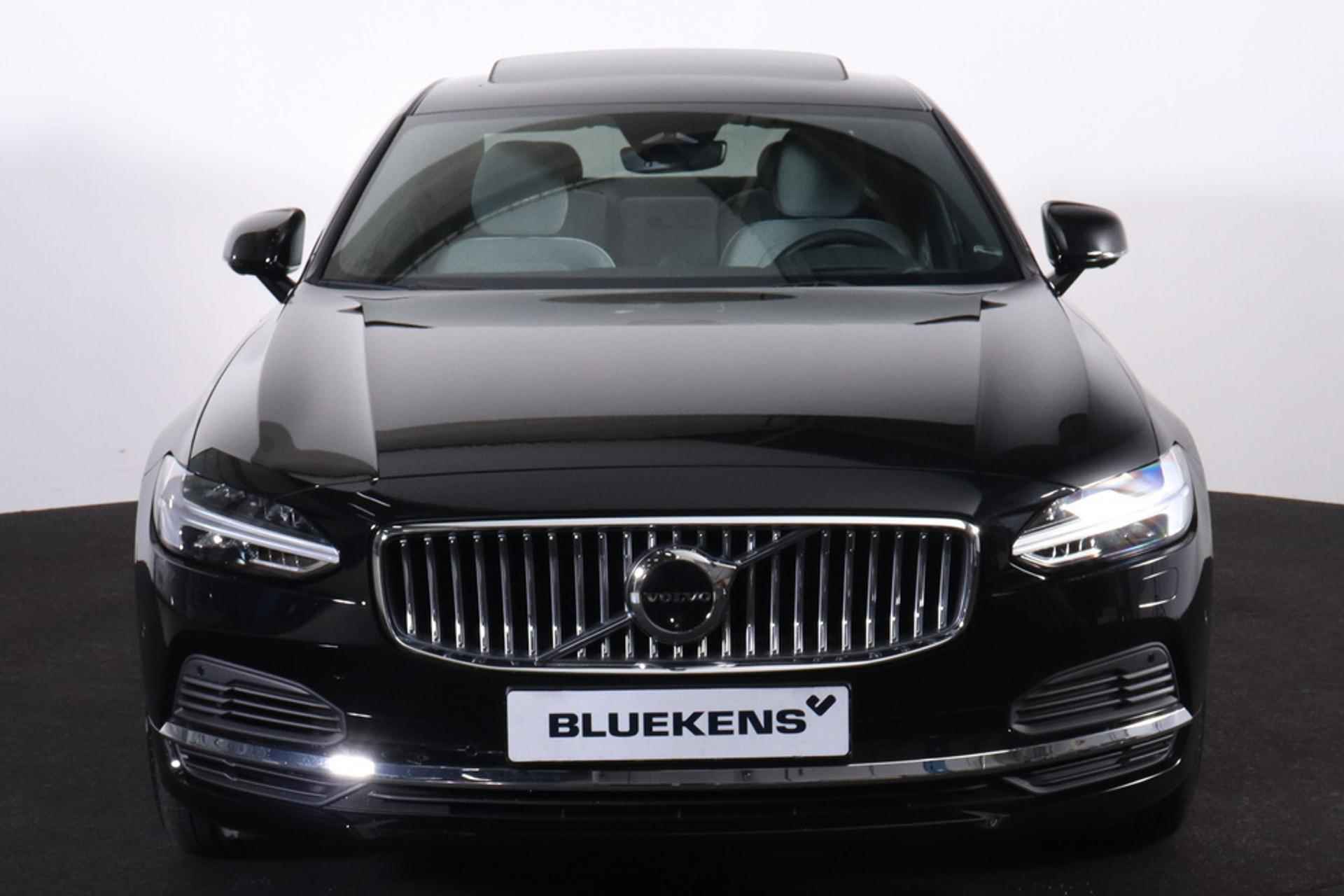 Volvo S90 T8 AWD Ultimate Bright - LONG RANGE - Luchtvering - Schuif/kanteldak - IntelliSafe Assist & Surround - 360° Camera - Bowers & Wilkins audio - Verwarmde voorstoelen, stuur & achterbank - Parkeersensoren voor & achter - Elektr. bedienb. voorstoelen met geheugen - Extra getint glas - Elektr. inklapbare trekhaak - 20' LMV - 2/27