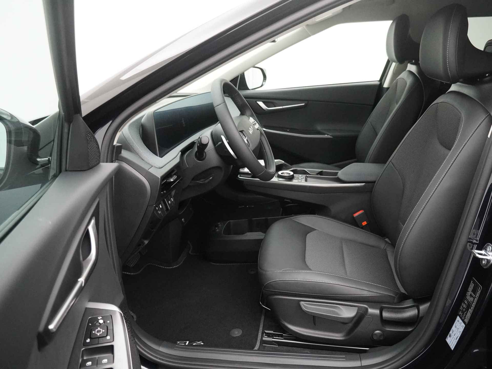 Kia Ev6 Light Edition 58 kWh - Achteruitrijcamera - Apple CarPlay/Android Auto - Cruise Control Adaptief - Led Koplampen - Batterijverwarming - Fabrieksgarantie tot 2031 - 19/47