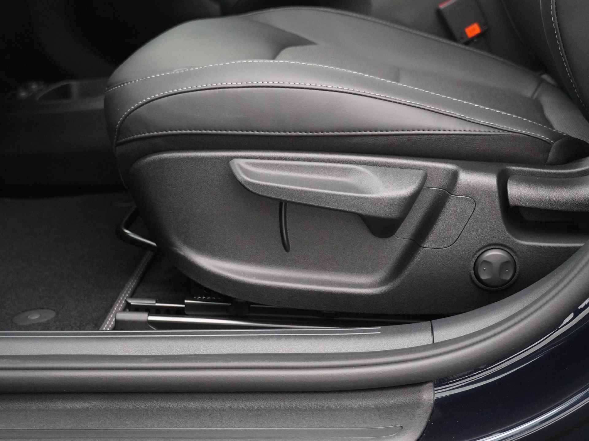 Kia Ev6 Light Edition 58 kWh - Achteruitrijcamera - Apple CarPlay/Android Auto - Cruise Control Adaptief - Led Koplampen - Batterijverwarming - Fabrieksgarantie tot 2031 - 20/47