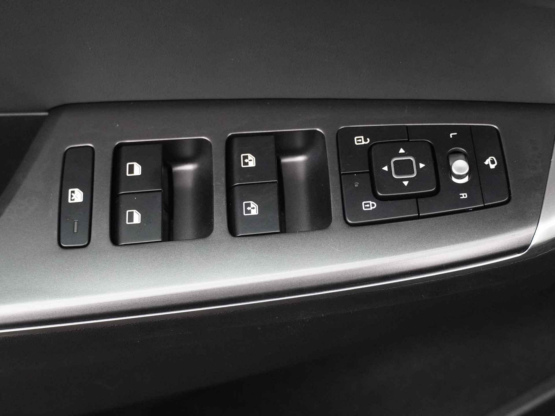 Kia Ev6 Light Edition 58 kWh - Achteruitrijcamera - Apple CarPlay/Android Auto - Cruise Control Adaptief - Led Koplampen - Batterijverwarming - Fabrieksgarantie tot 2031 - 21/47
