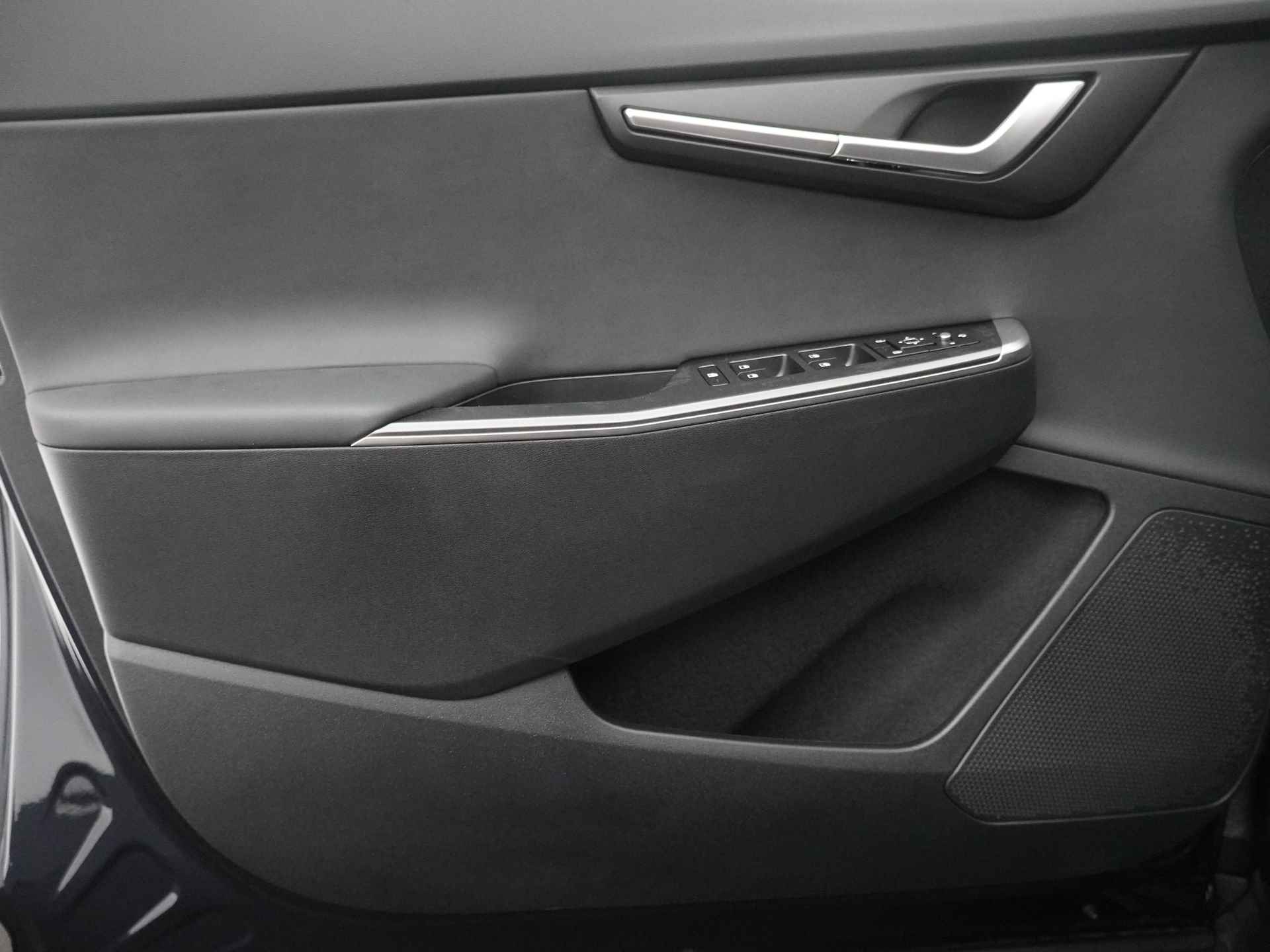 Kia Ev6 Light Edition 58 kWh - Achteruitrijcamera - Apple CarPlay/Android Auto - Cruise Control Adaptief - Led Koplampen - Batterijverwarming - Fabrieksgarantie tot 2031 - 22/47