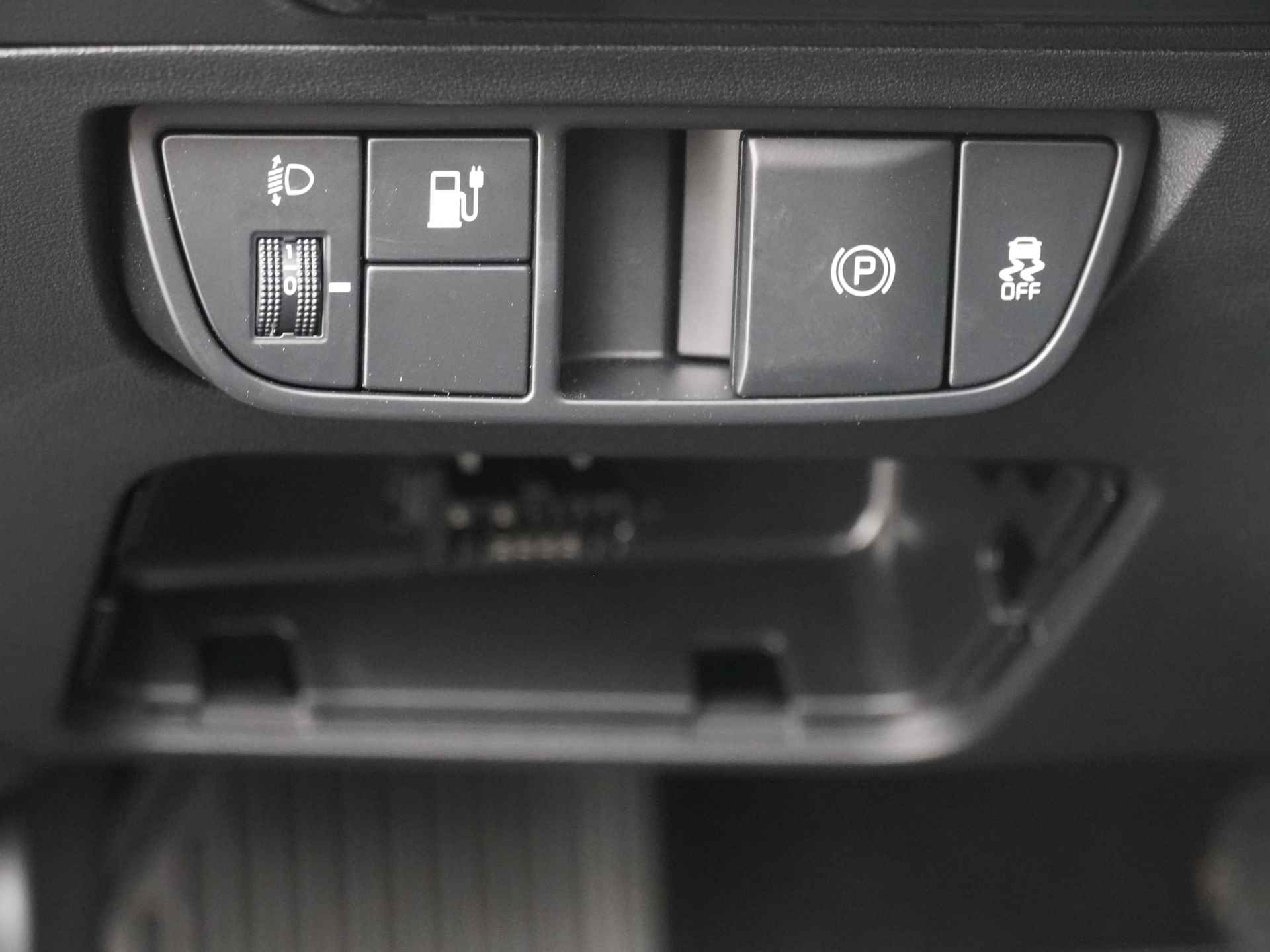 Kia Ev6 Light Edition 58 kWh - Achteruitrijcamera - Apple CarPlay/Android Auto - Cruise Control Adaptief - Led Koplampen - Batterijverwarming - Fabrieksgarantie tot 2031 - 23/47