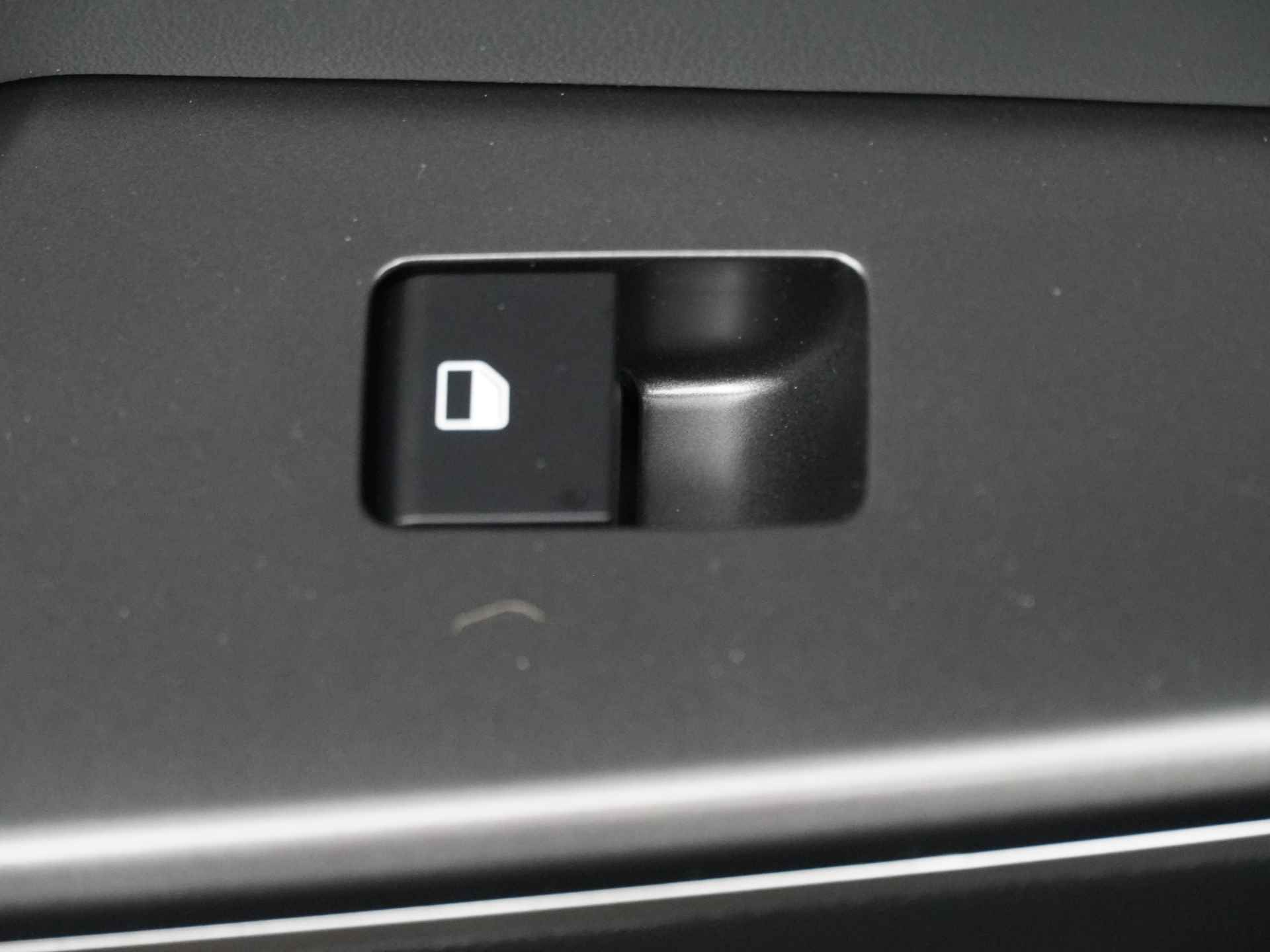 Kia Ev6 Light Edition 58 kWh - Achteruitrijcamera - Apple CarPlay/Android Auto - Cruise Control Adaptief - Led Koplampen - Batterijverwarming - Fabrieksgarantie tot 2031 - 35/47