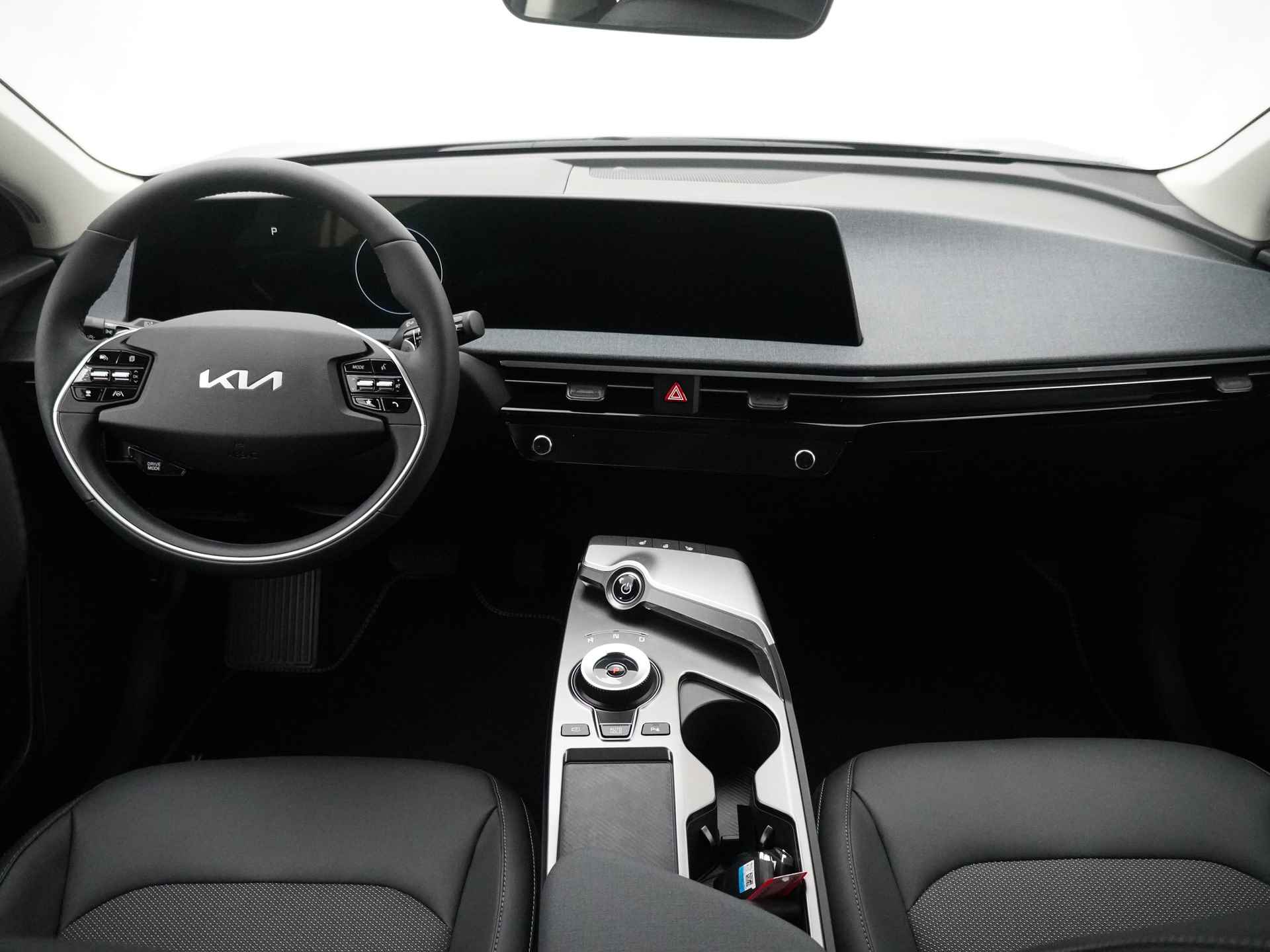 Kia Ev6 Light Edition 58 kWh - Achteruitrijcamera - Apple CarPlay/Android Auto - Cruise Control Adaptief - Led Koplampen - Batterijverwarming - Fabrieksgarantie tot 2031 - 37/47