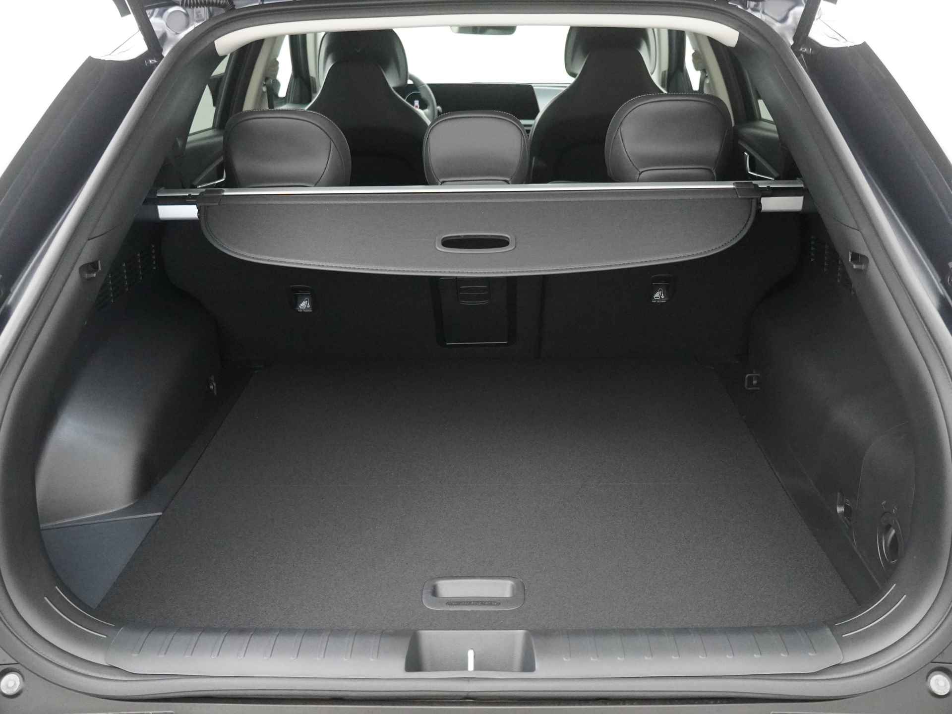 Kia Ev6 Light Edition 58 kWh - Achteruitrijcamera - Apple CarPlay/Android Auto - Cruise Control Adaptief - Led Koplampen - Batterijverwarming - Fabrieksgarantie tot 2031 - 39/47