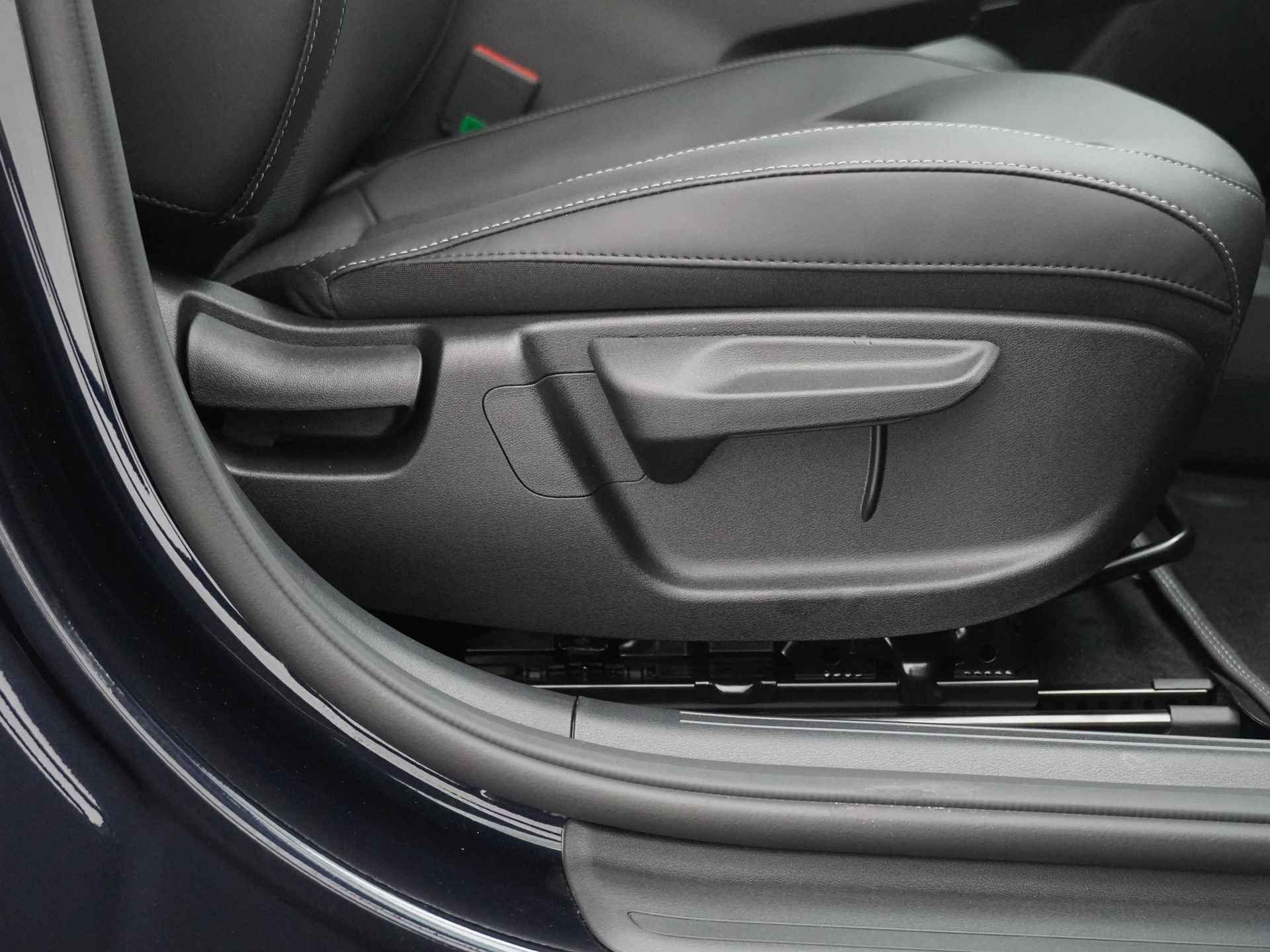 Kia Ev6 Light Edition 58 kWh - Achteruitrijcamera - Apple CarPlay/Android Auto - Cruise Control Adaptief - Led Koplampen - Batterijverwarming - Fabrieksgarantie tot 2031 - 42/47