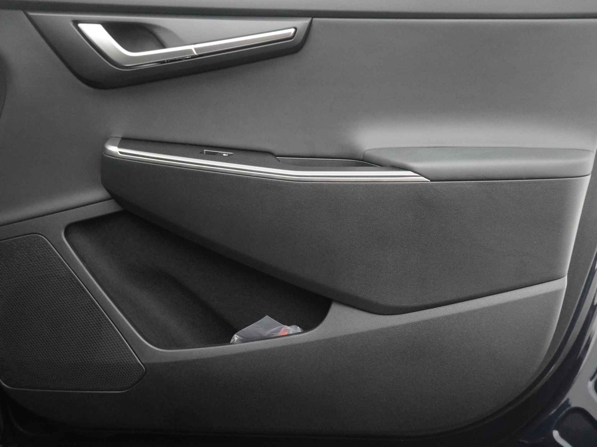 Kia Ev6 Light Edition 58 kWh - Achteruitrijcamera - Apple CarPlay/Android Auto - Cruise Control Adaptief - Led Koplampen - Batterijverwarming - Fabrieksgarantie tot 2031 - 44/47