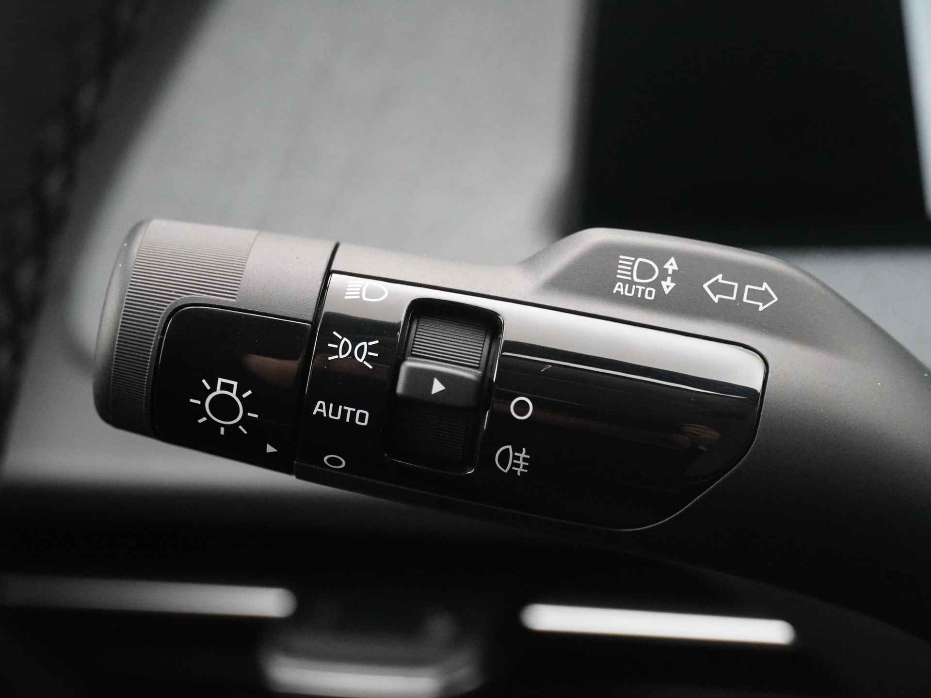 Kia Ev6 Light Edition 58 kWh - Achteruitrijcamera - Apple CarPlay/Android Auto - Cruise Control Adaptief - Led Koplampen - Batterijverwarming - Fabrieksgarantie tot 2031 - 24/47