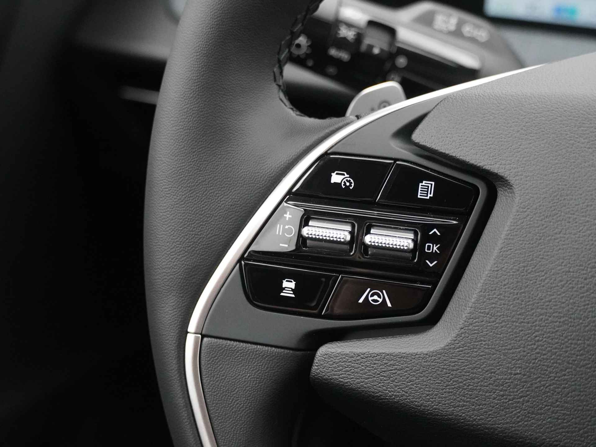 Kia Ev6 Light Edition 58 kWh - Achteruitrijcamera - Apple CarPlay/Android Auto - Cruise Control Adaptief - Led Koplampen - Batterijverwarming - Fabrieksgarantie tot 2031 - 25/47