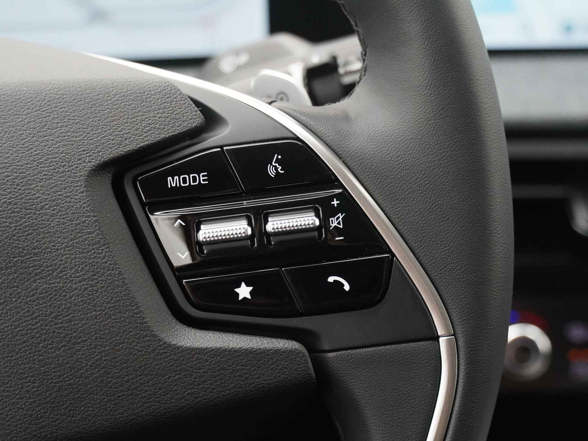 Kia Ev6 Light Edition 58 kWh - Achteruitrijcamera - Apple CarPlay/Android Auto - Cruise Control Adaptief - Led Koplampen - Batterijverwarming - Fabrieksgarantie tot 2031 - 27/47