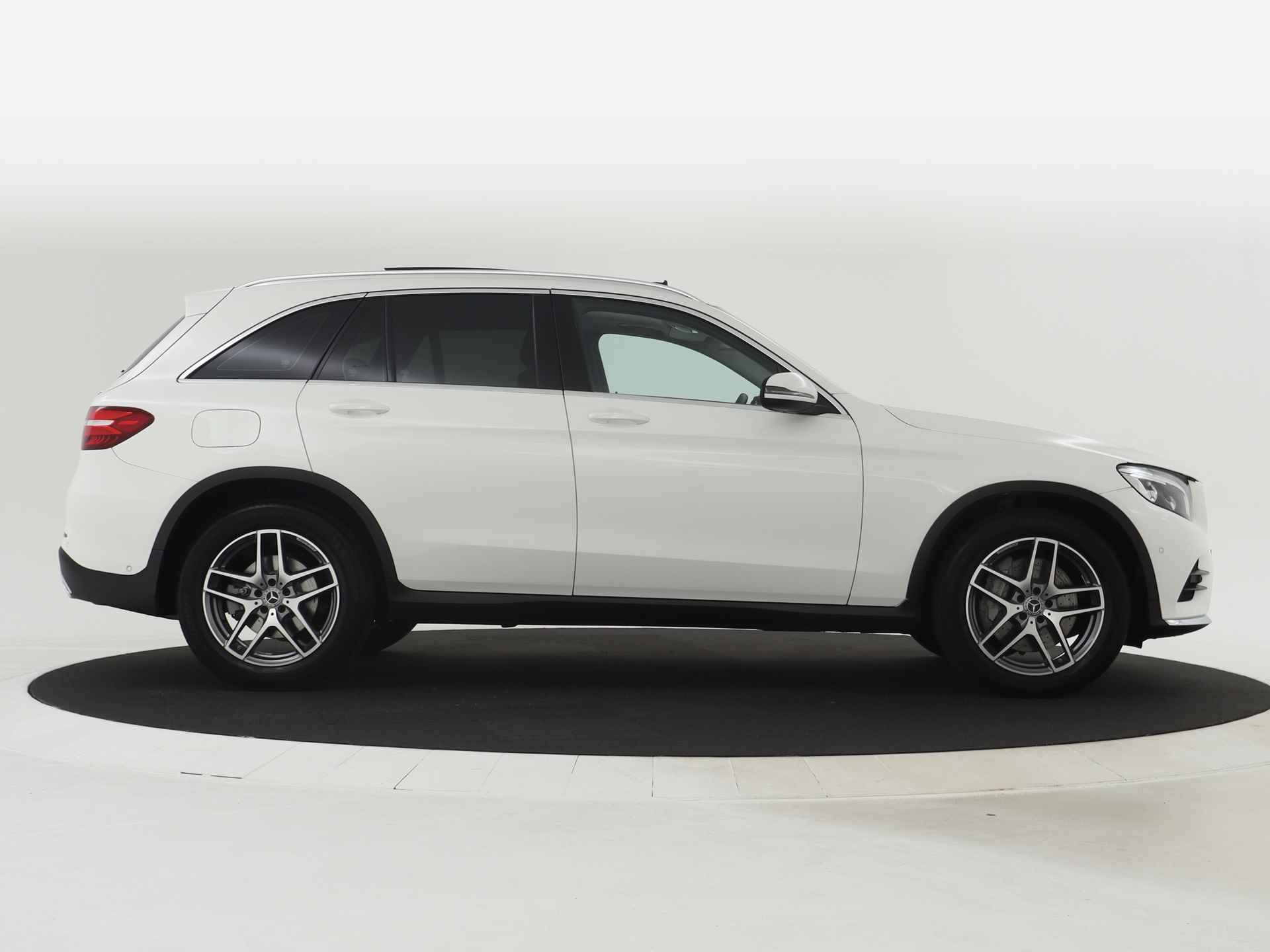 Mercedes-Benz GLC 250 4MATIC Premium Plus AMG | Panoramadak | Trekhaak | Navigatie | Camera | Stoelverwarming | - 16/47