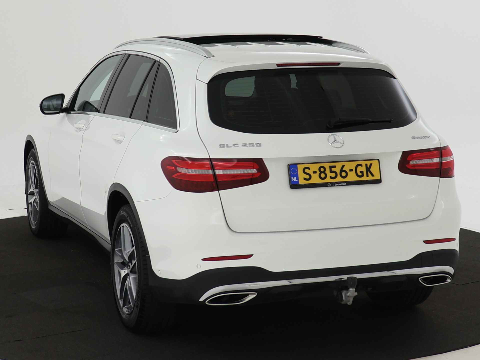 Mercedes-Benz GLC 250 4MATIC Premium Plus AMG | Panoramadak | Trekhaak | Navigatie | Camera | Stoelverwarming | - 17/47