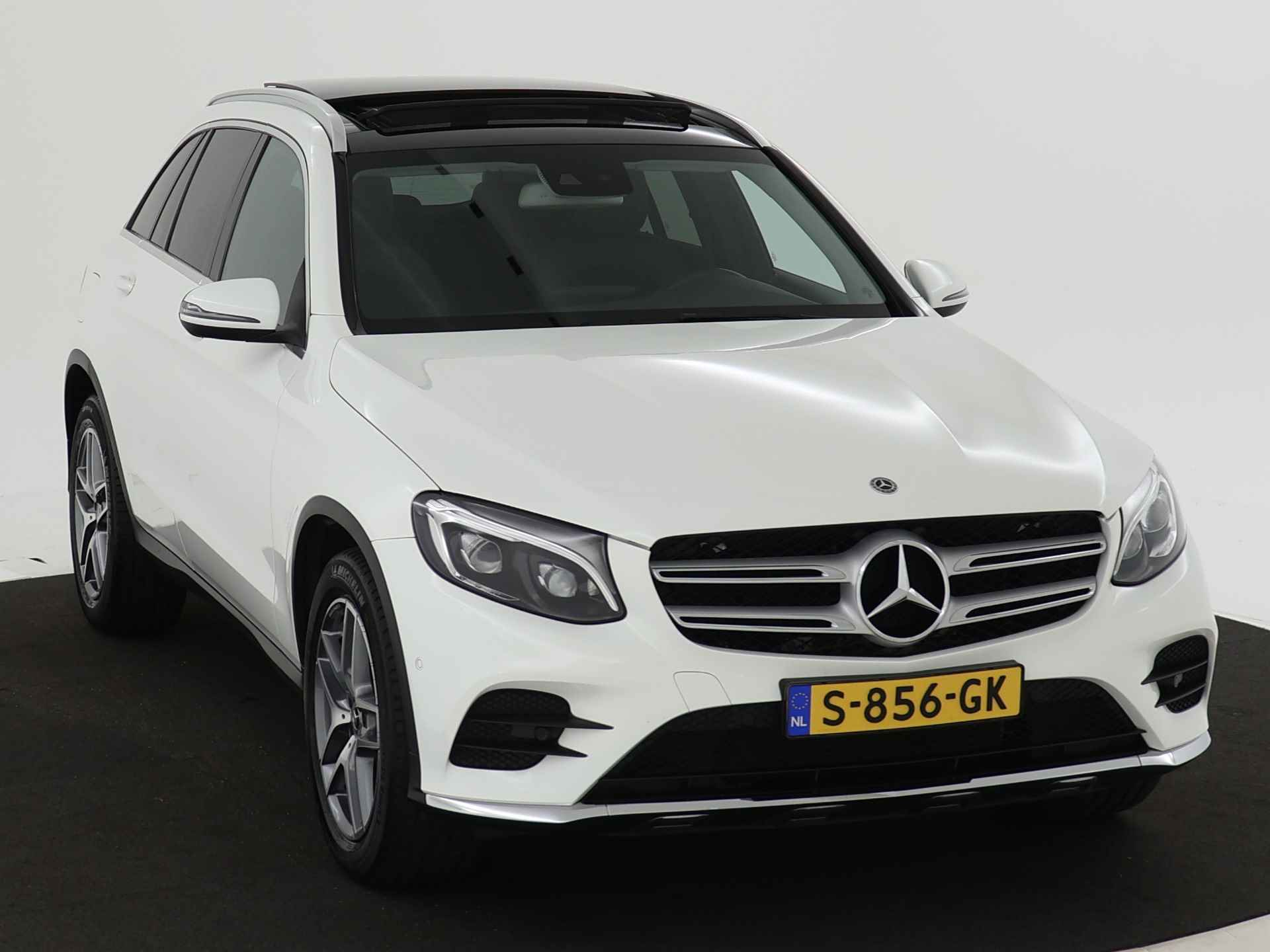 Mercedes-Benz GLC 250 4MATIC Premium Plus AMG | Panoramadak | Trekhaak | Navigatie | Camera | Stoelverwarming | - 30/47