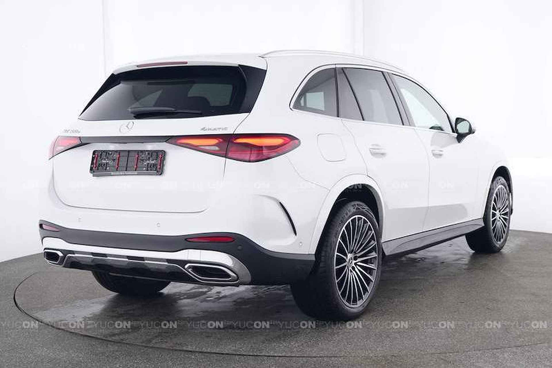 Mercedes-Benz GLC GLC 300e Automaat 4MATIC AMG Line | MANUFAKTUR | Premium Plus Pakket | Winterpakket | Panoramadak | Head-Up | Burmester 3D Audio | Keyless-Go | 360° Camera | Sfeerverlichting - 2/5