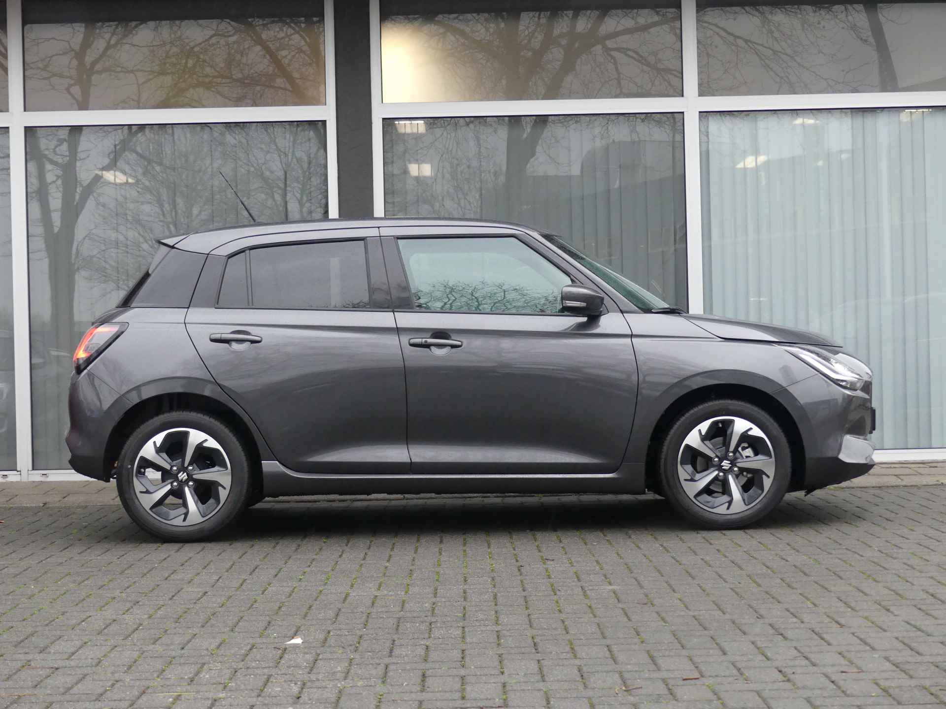 Suzuki Swift 1.2 Style Smart Hybrid, NIEUW, 6 jaar GARANTIE! Navigatie, Climate Control, Camera, Adaptive Cruise Control - 2/27