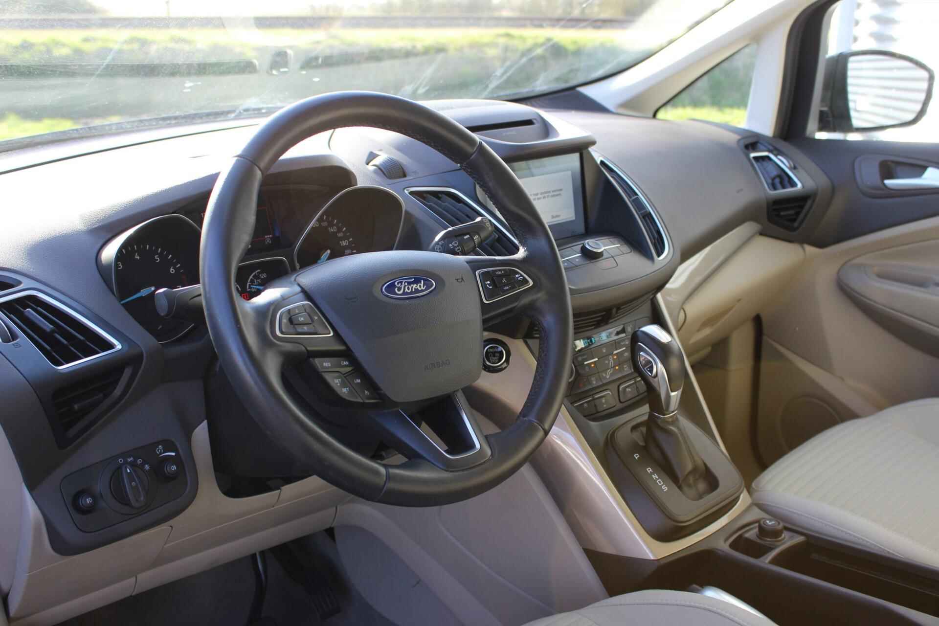Ford C-Max 1.5 Titanium // Trekhaak - Navigatie - Camera - Apple CarPlay & Android Auto - Cruise control - 10/22