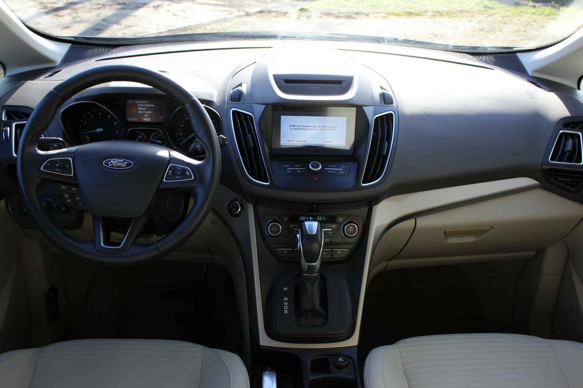 Ford C-Max 1.5 Titanium // Trekhaak - Navigatie - Camera - Apple CarPlay & Android Auto - Cruise control - 11/22