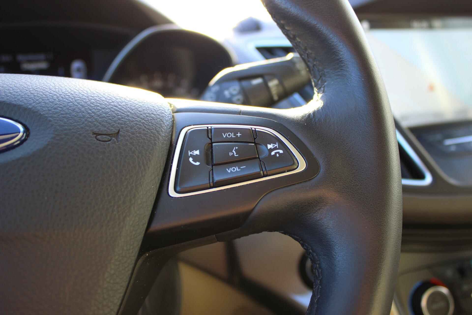 Ford C-Max 1.5 Titanium // Trekhaak - Navigatie - Camera - Apple CarPlay & Android Auto - Cruise control - 21/22