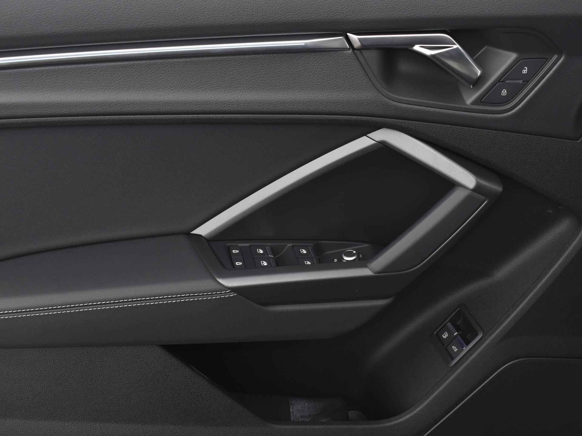 Audi Q3 S edition 45 TFSI e 245 PK · 20'' Velgen · Glazen panorama dak · Lederen bekleding · Assistentiepakket · Sonos · - 7/35