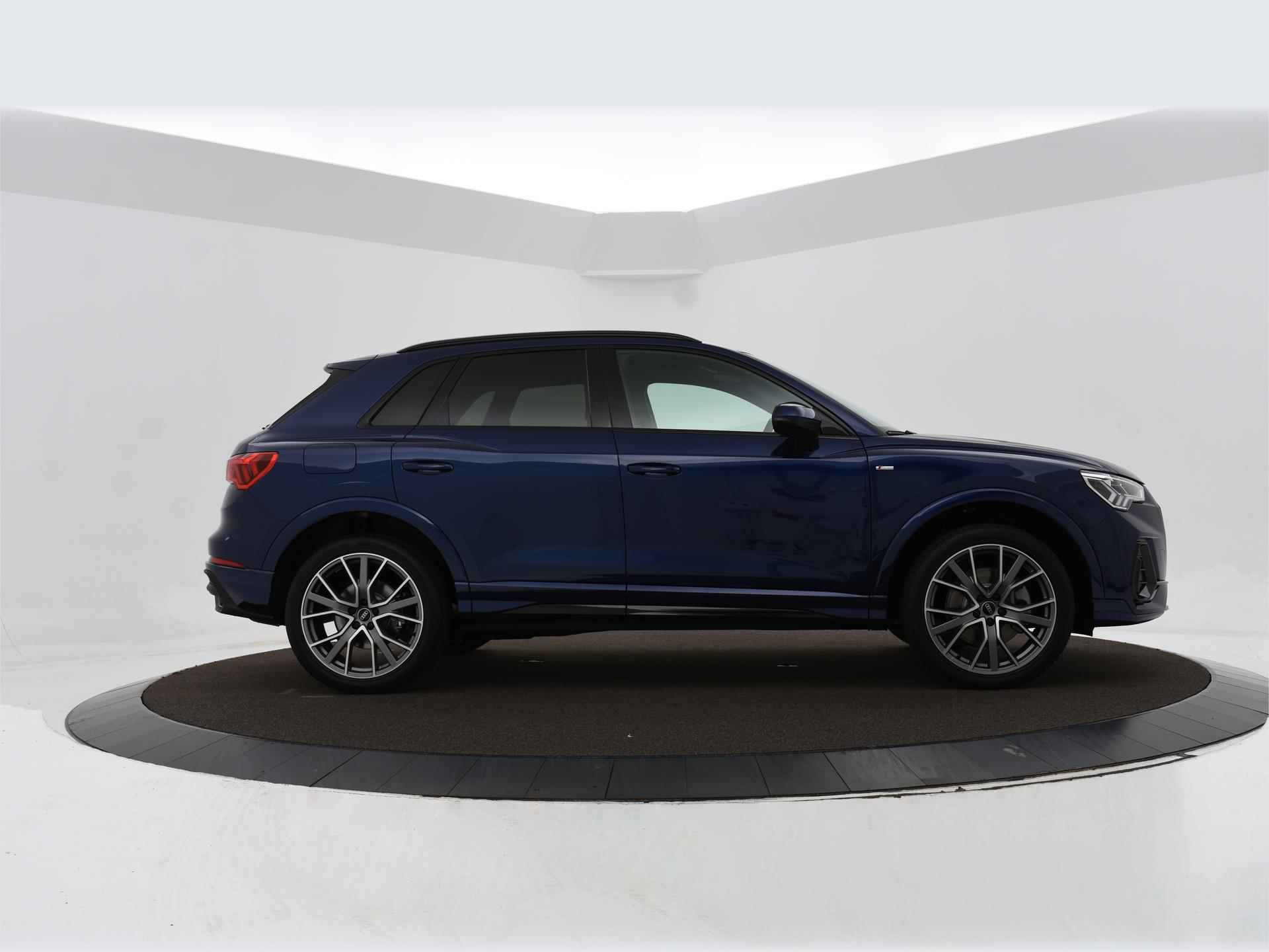 Audi Q3 S edition 45 TFSI e 245 PK · 20'' Velgen · Glazen panorama dak · Lederen bekleding · Assistentiepakket · Sonos · - 10/35