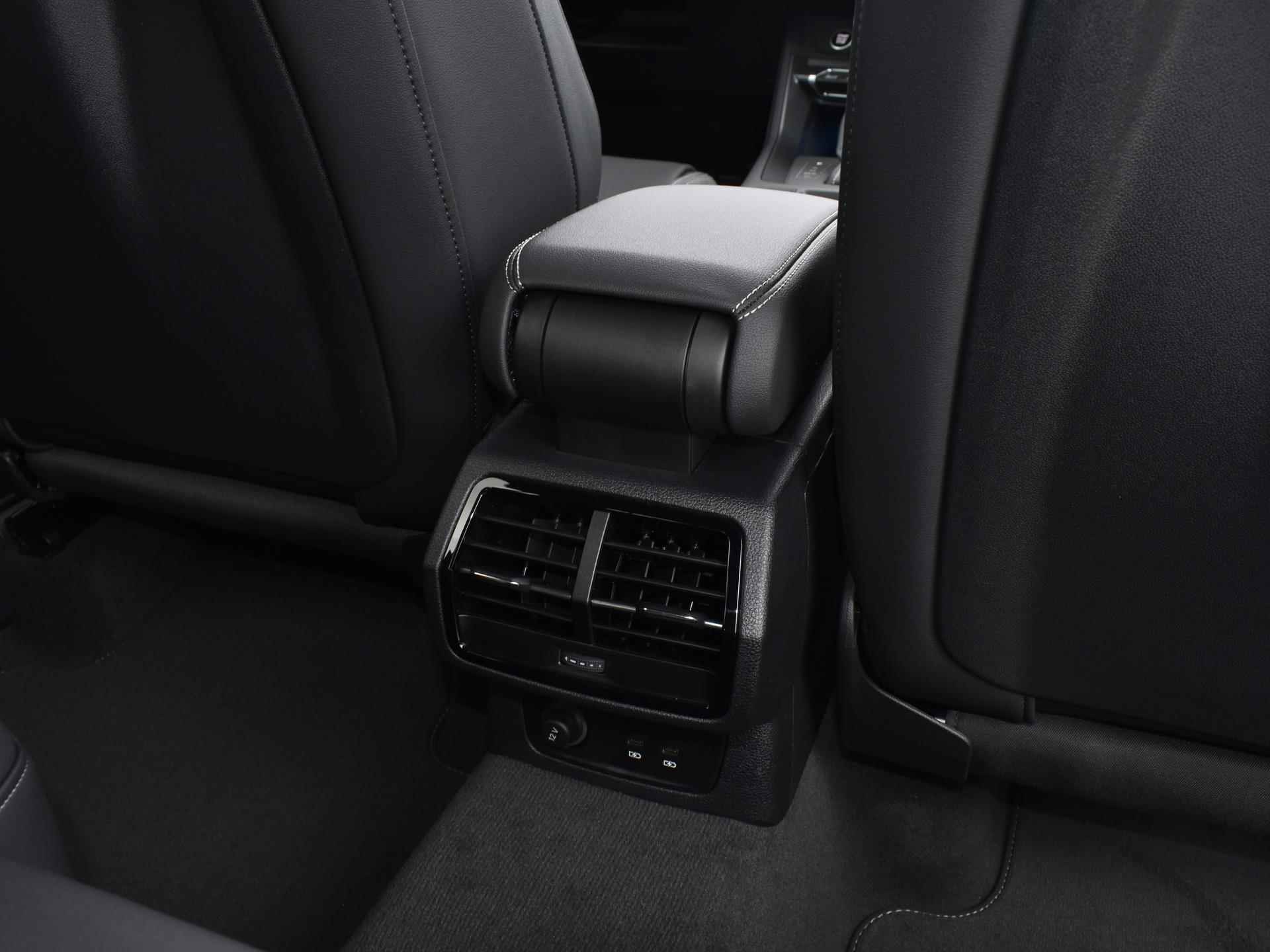 Audi Q3 S edition 45 TFSI e 245 PK · 20'' Velgen · Glazen panorama dak · Lederen bekleding · Assistentiepakket · Sonos · - 18/35