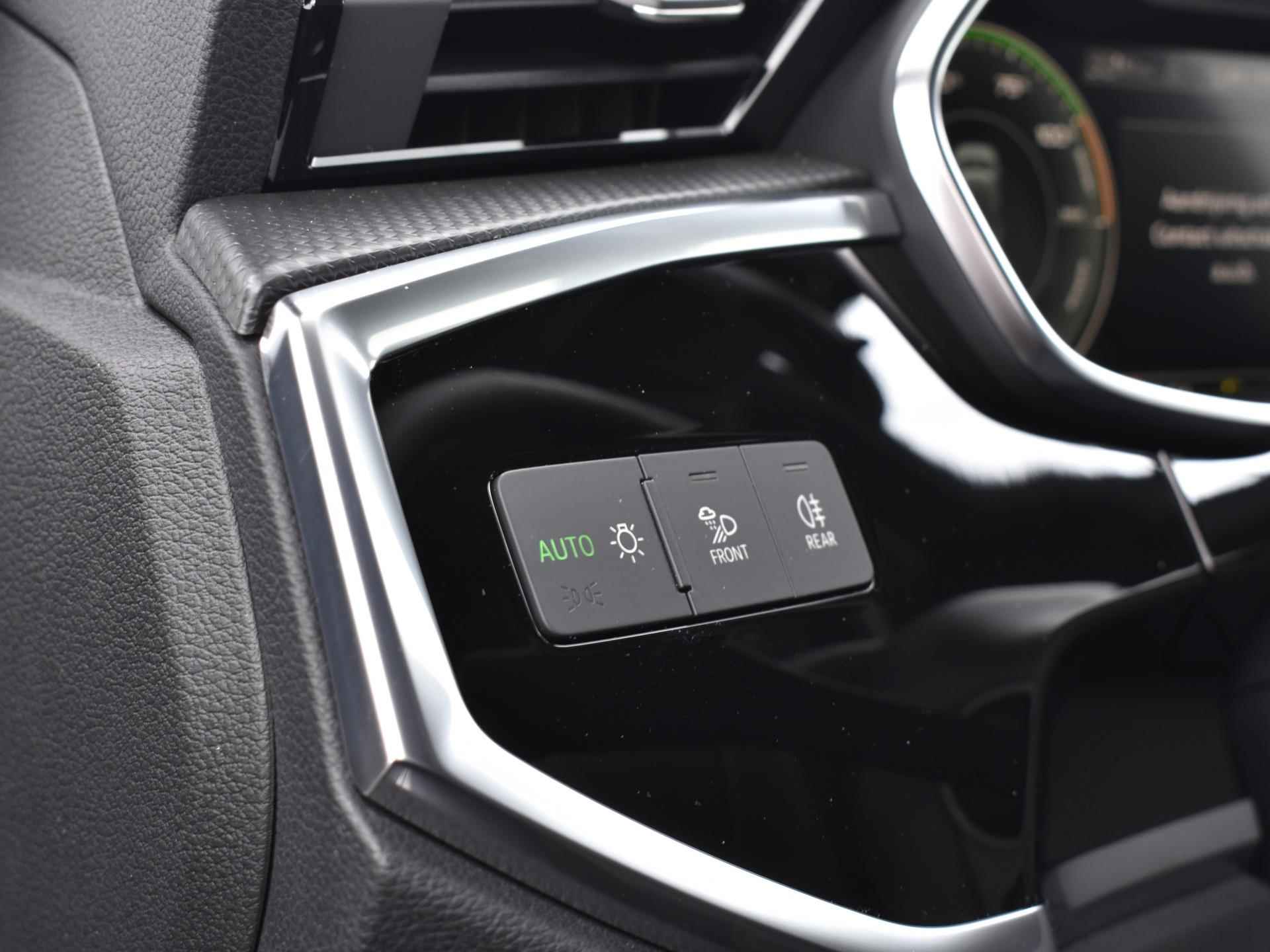 Audi Q3 S edition 45 TFSI e 245 PK · 20'' Velgen · Glazen panorama dak · Lederen bekleding · Assistentiepakket · Sonos · - 24/35