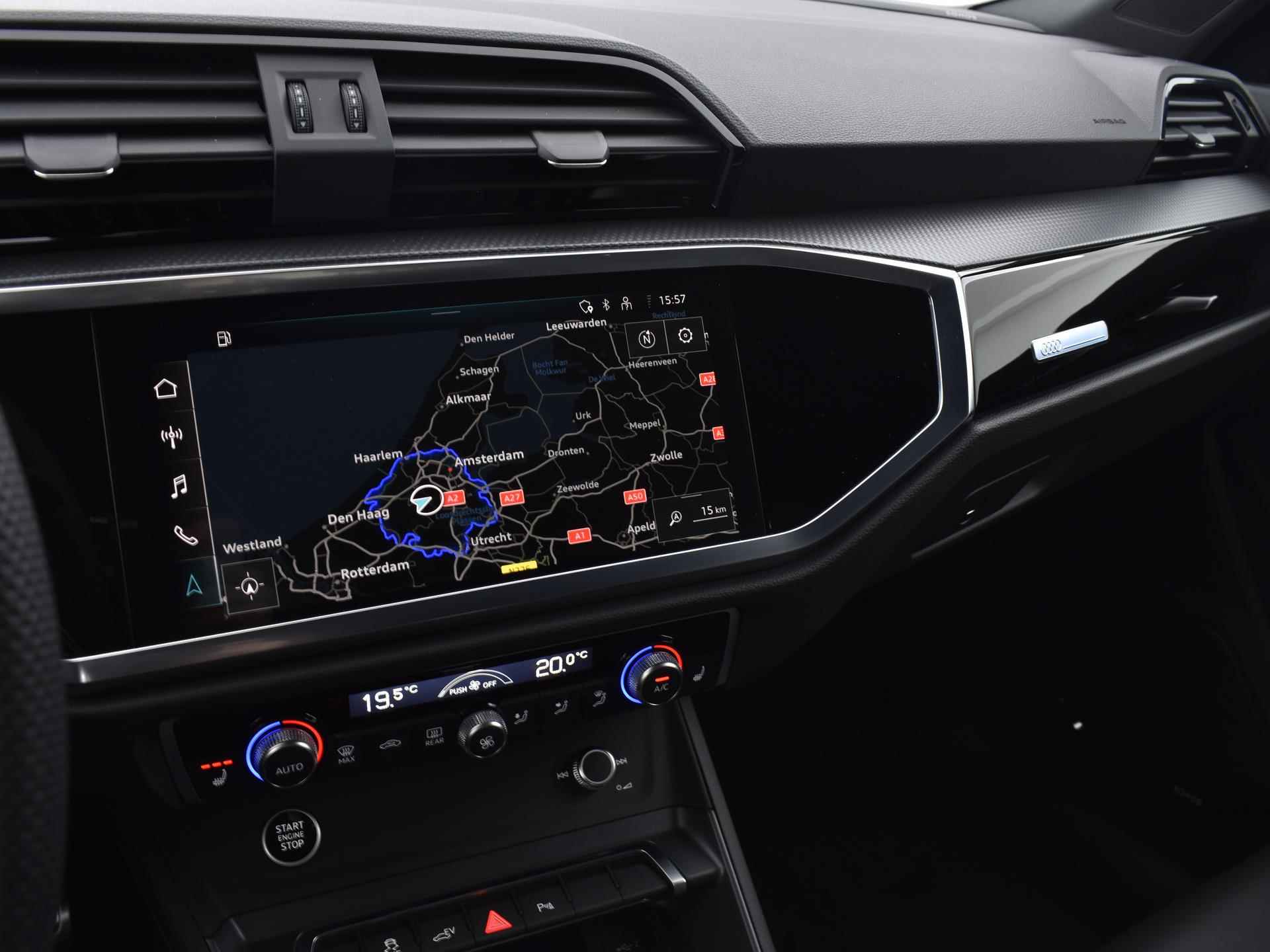 Audi Q3 S edition 45 TFSI e 245 PK · 20'' Velgen · Glazen panorama dak · Lederen bekleding · Assistentiepakket · Sonos · - 29/35