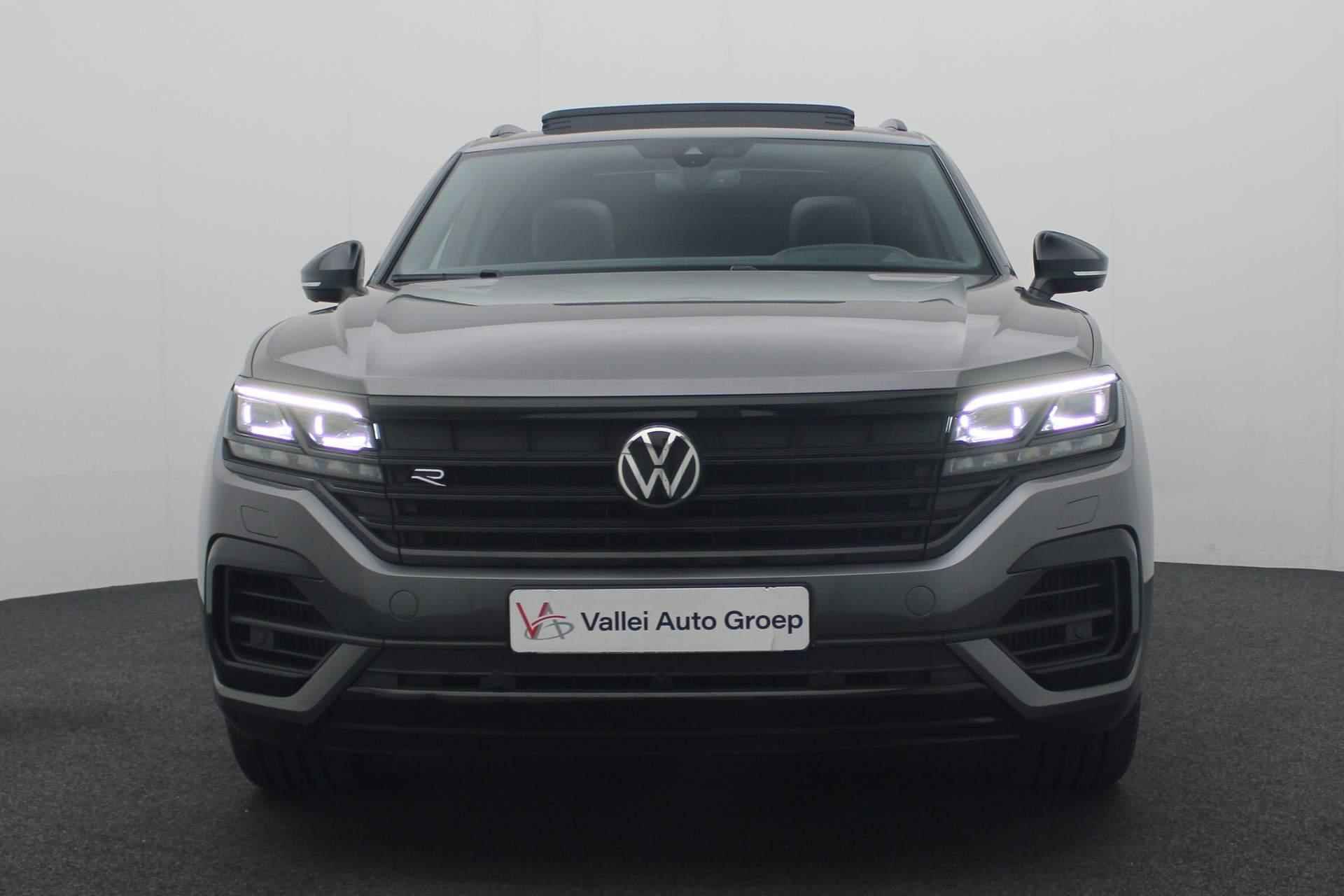 Volkswagen Touareg 3.0 TSi 462PK tiptronic eHybrid 4MOTION R | Pano | Trekhaak | Leder | Luchtvering | 360 Camera | HUD | Geheugenstoel | Stoelventilatie | Massage | Keyless - 22/54