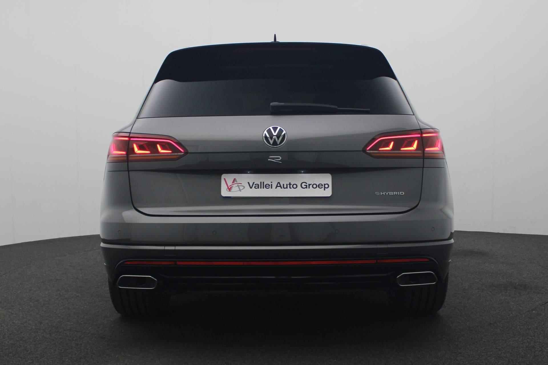 Volkswagen Touareg 3.0 TSi 462PK tiptronic eHybrid 4MOTION R | Pano | Trekhaak | Leder | Luchtvering | 360 Camera | HUD | Geheugenstoel | Stoelventilatie | Massage | Keyless - 23/54