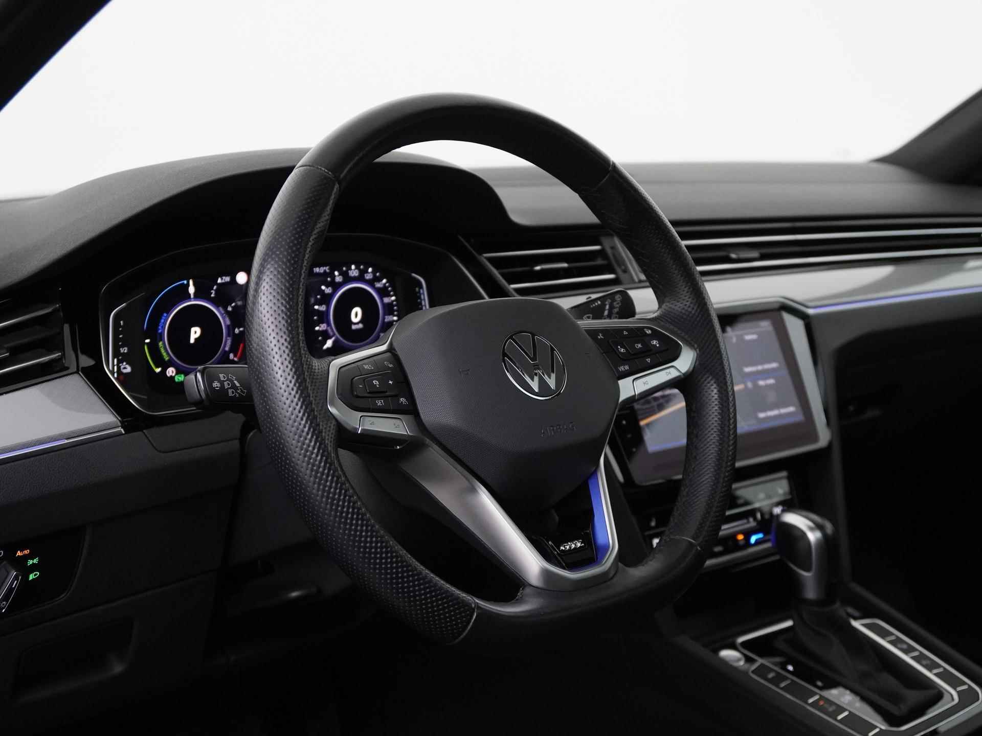 Volkswagen Passat Variant 1.4 TSI PHEV GTE | Panoramadak | Trekhaak | Digital Cockpit | Zondag Open! - 35/45