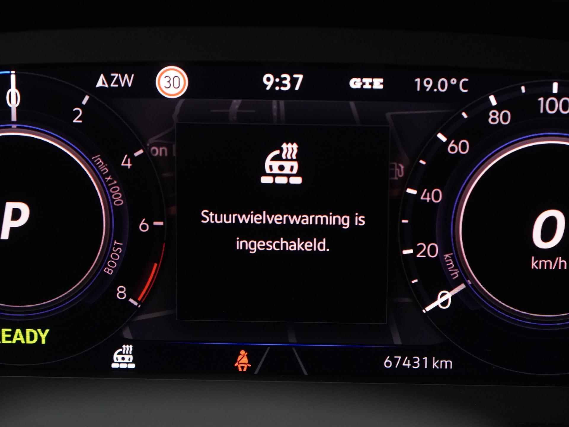 Volkswagen Passat Variant 1.4 TSI PHEV GTE | Panoramadak | Trekhaak | Digital Cockpit | Zondag Open! - 39/45