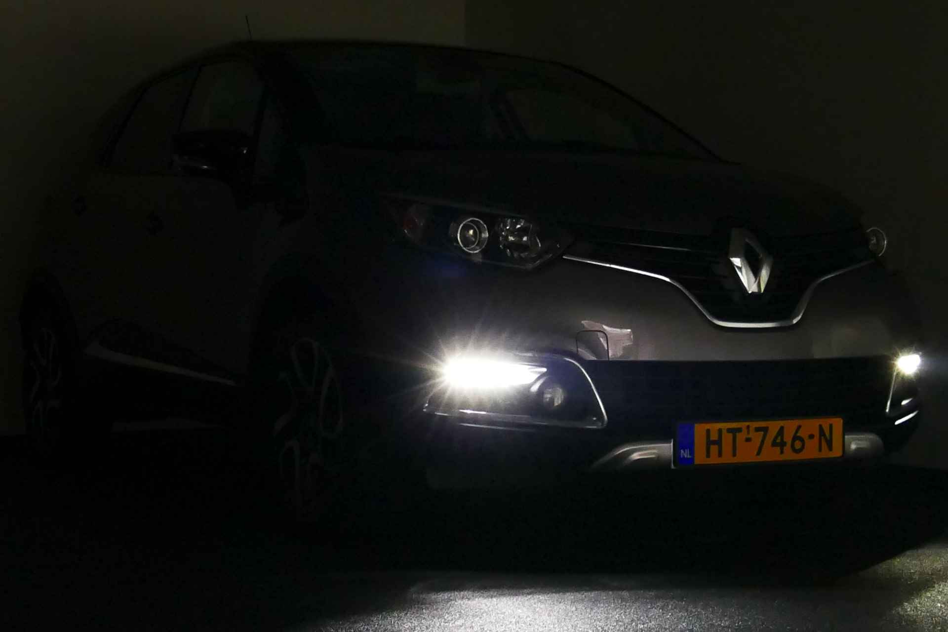 Renault Captur 0.9 TCe Xmod. Zwart Dak, Leer, Stoelverw, Navi, Camera, Clima, 17"LMV, Haak 1200kg - 3/37