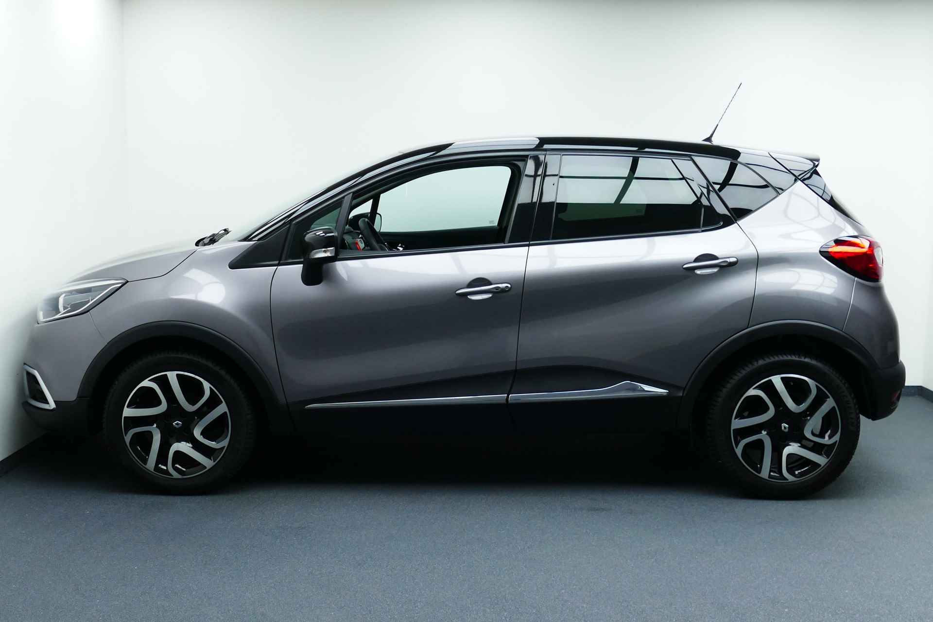 Renault Captur 0.9 TCe Xmod. Zwart Dak, Leer, Stoelverw, Navi, Camera, Clima, 17"LMV, Haak 1200kg - 9/37