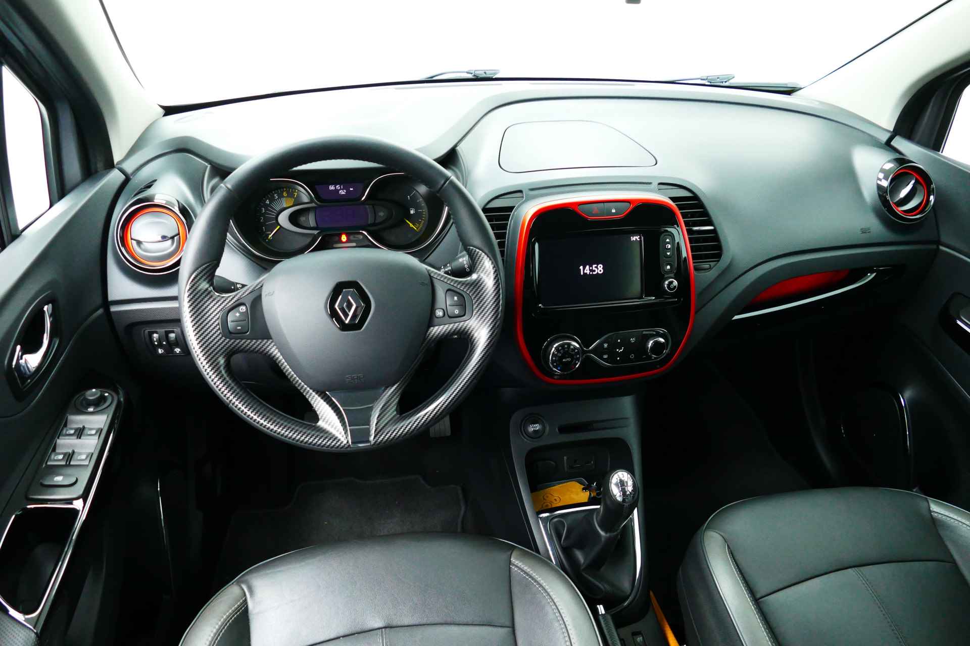 Renault Captur 0.9 TCe Xmod. Zwart Dak, Leer, Stoelverw, Navi, Camera, Clima, 17"LMV, Haak 1200kg - 13/37